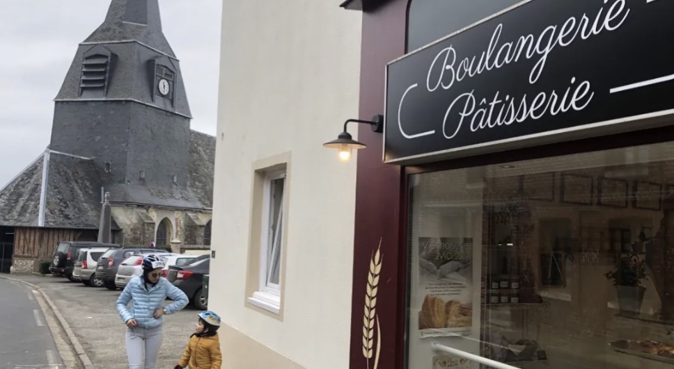 La commune de Beauvoir-en-Lyons (Seine-Maritime, Normandie) recherche son futur artisan boulanger pour faire vivre sa boulangerie communale, au cœur du village.

🥖 Un outil de travail prêt à l’emploi

Espace de vente existant

Clientèle locale fidèle

Activité à relancer et développer (pain, viennoiserie, snacking…)

💡 Un vrai potentiel

Peu ou pas de concurrence immédiate

Attente forte des habitants

Possibilités de développement (tournées, dépôt de pain, produits locaux…)

🤝 Un accompagnement réel, la commune est pleinement mobilisée pour soutenir votre installation :

Loyer attractif

Logement dans la boulangerie 

📅 Disponibilité : immédiate / à convenir

📩 Contact : antoine.lammerant@orange.fr ou 0782321977
