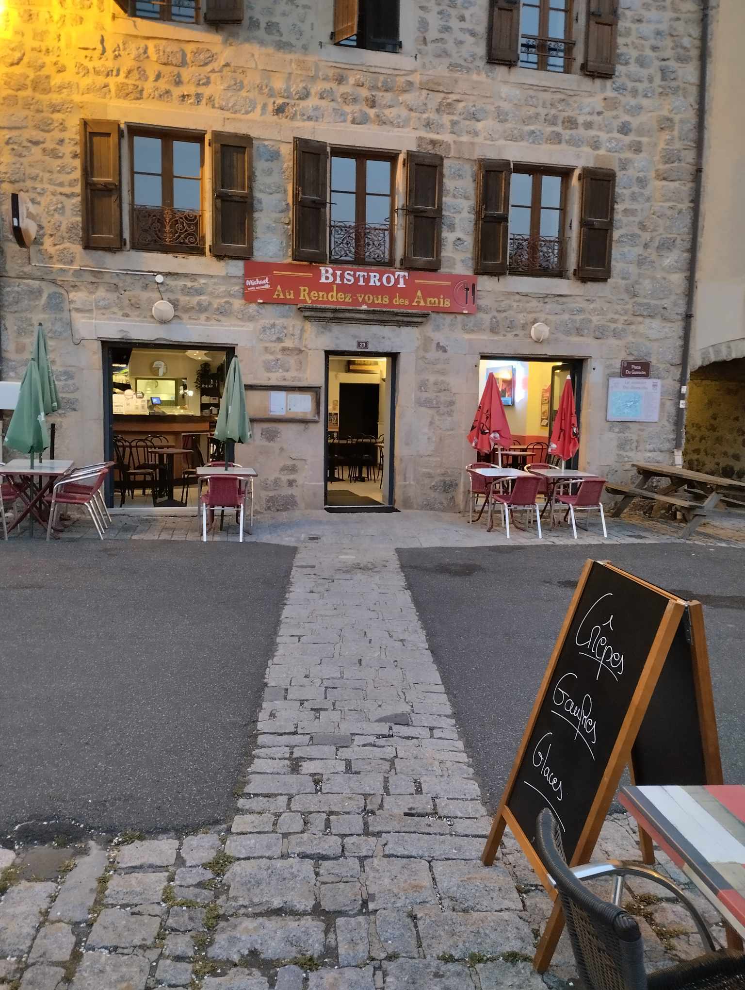 bar restaurant