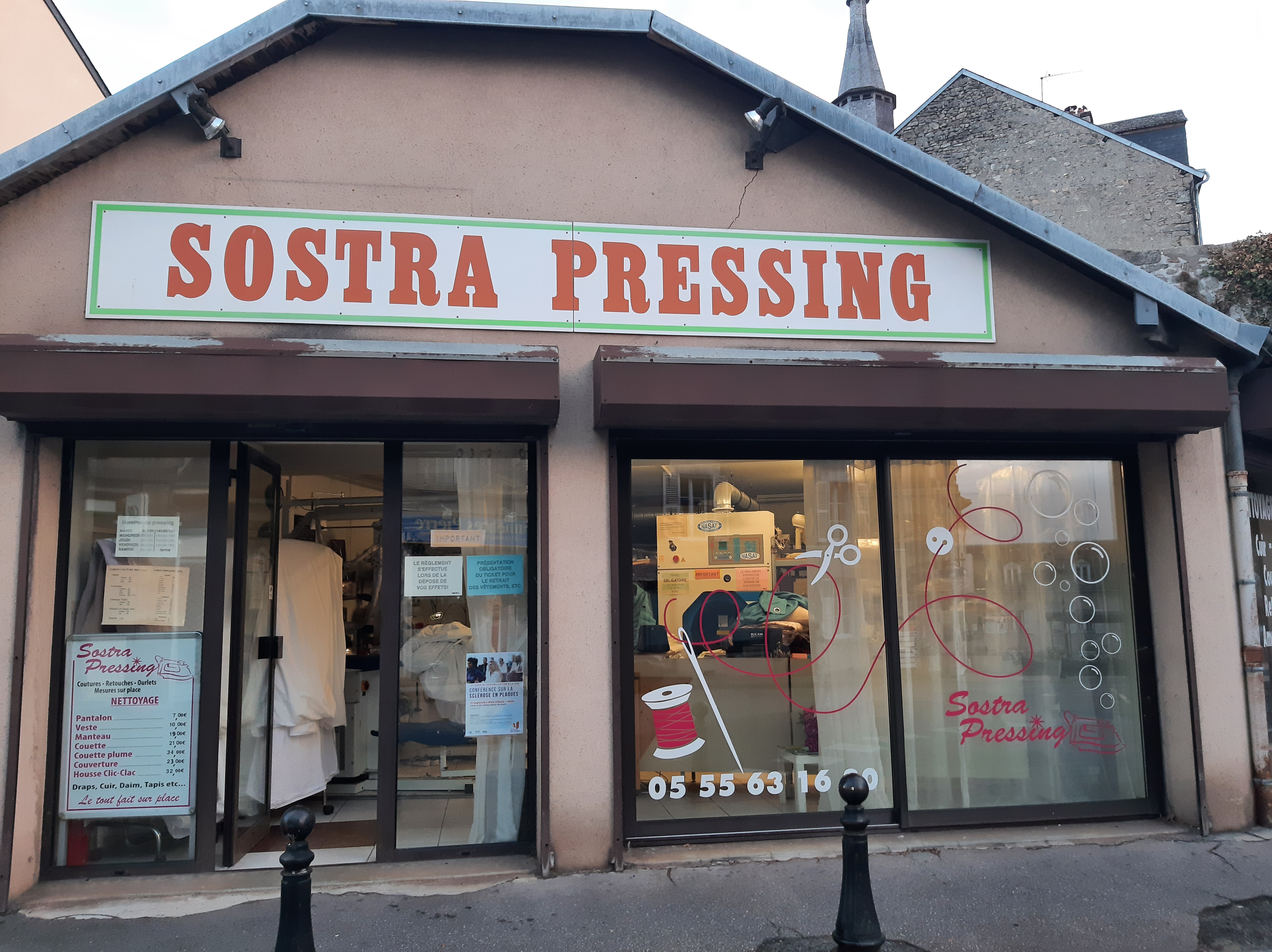 URGENT - À REPRENDRE PRESSING / BLANCHISSERIE - Cause départ à la retraite et raison de santé - SECTEUR NORD OUEST CREUSE - LA SOUTERRAINE - A vendre fonds de commerce d’un pressing / blanchisserie, implanté depuis plus de 14 ans. Ce commerce est situé en centre-ville de LA SOUTERRAINE, commune dynamique de près de 5 000 habitants disposant de tous les commerces et services essentiels de proximité (écoles, collège et lycée, professionnels de santé, gare, piscine, cinéma, gare SNCF…). 
Idéalement située à proximité des grands axes de circulation, avec un accès rapide à la RN145 et à l'A20, cette affaire bénéficie d'un emplacement stratégique en centre-ville, garantissant visibilité et accessibilité.
Aucune concurrence directe à proximité - Clientèle fidèle de professionnels et de particuliers -
Local professionnel d’environ 68 m² avec une réserve de 10 m².
Stationnements gratuits à proximité immédiate.
Affaire saine avec un potentiel de développement.
Matériel complet vendu avec le fonds, permettant une exploitation immédiate de l'activité.
Effectif de l’entreprise : 1 (la gérante) - Pas de salarié à reprendre.

Conditions de cession :
Loyer mensuel des murs : 600 €.
Prix de vente du fonds : en cours d'évaluation - Nous consulter.
La cédante étudiera toute proposition sérieuse de reprise.

Les plus :
Accompagnement assuré par la cédante.
Affaire située en Zone FRR (France Ruralités Revitalisation) ouvrant droit, sous conditions, à des exonérations fiscales et sociales.

Cette reprise constitue une belle opportunité pour un entrepreneur souhaitant s'appuyer sur une activité de proximité reconnue localement, bénéficiant d'une clientèle fidèle et d'un positionnement favorable sur son secteur.