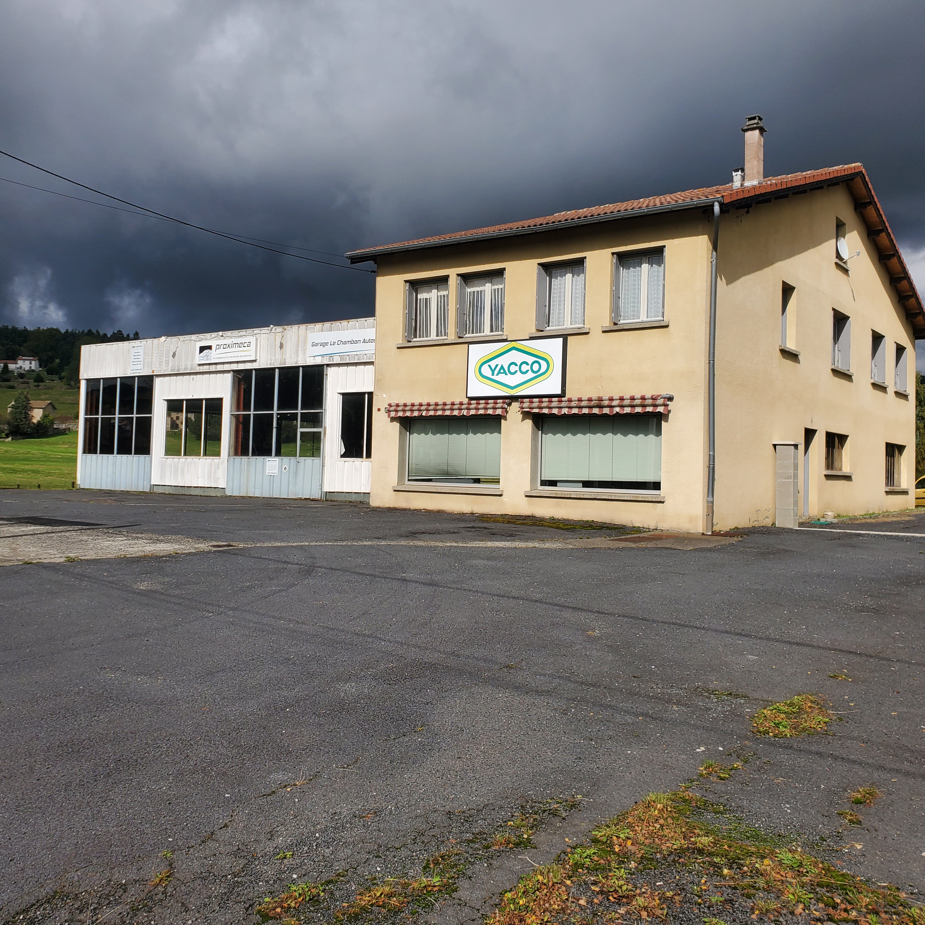 Garage ou local à usage artisanal