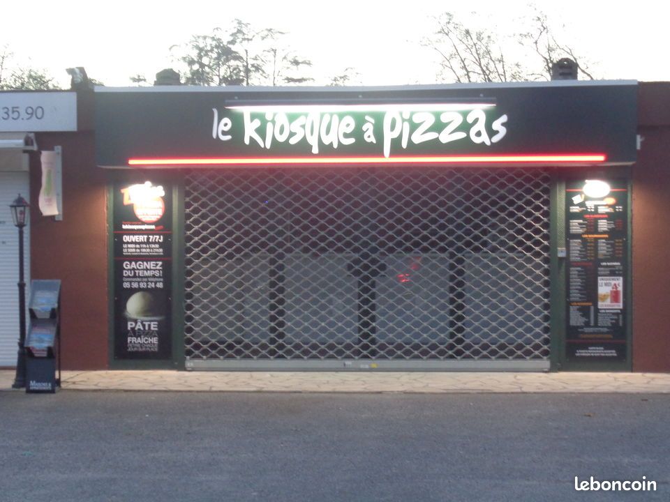 A visiter rapidement,
Vente d'un fond de commerce à Blanquefort. Pizzeria sous l'enseigne Le Kiosque à Pizzas située en bordure d'un axe passant avec parking.

Local parfaitement entretenu de 30 m², l'ensemble du matériel nécessaire à la réalisation des pizzas, un vestiaire pour le personnel et des toilettes viendront compléter cette structure fonctionnelle.

Formation et accompagnement si vous le souhaitez. évolution du CA possible avec la mise place d'un service de livraison. Clientèle fidélisée.

Le Kiosque à Pizza avec 15 ans d'expérience est le premier réseau national de vente à emporter de pizzas.

La France est le deuxième consommateur mondial de pizzas derrière le Etats Unis alors si vous avez envie de changer de vie c'est une belle opportunité.

Si vous êtes déjà pizzaiolo, ce sera juste la prolongation de cette belle affaire.