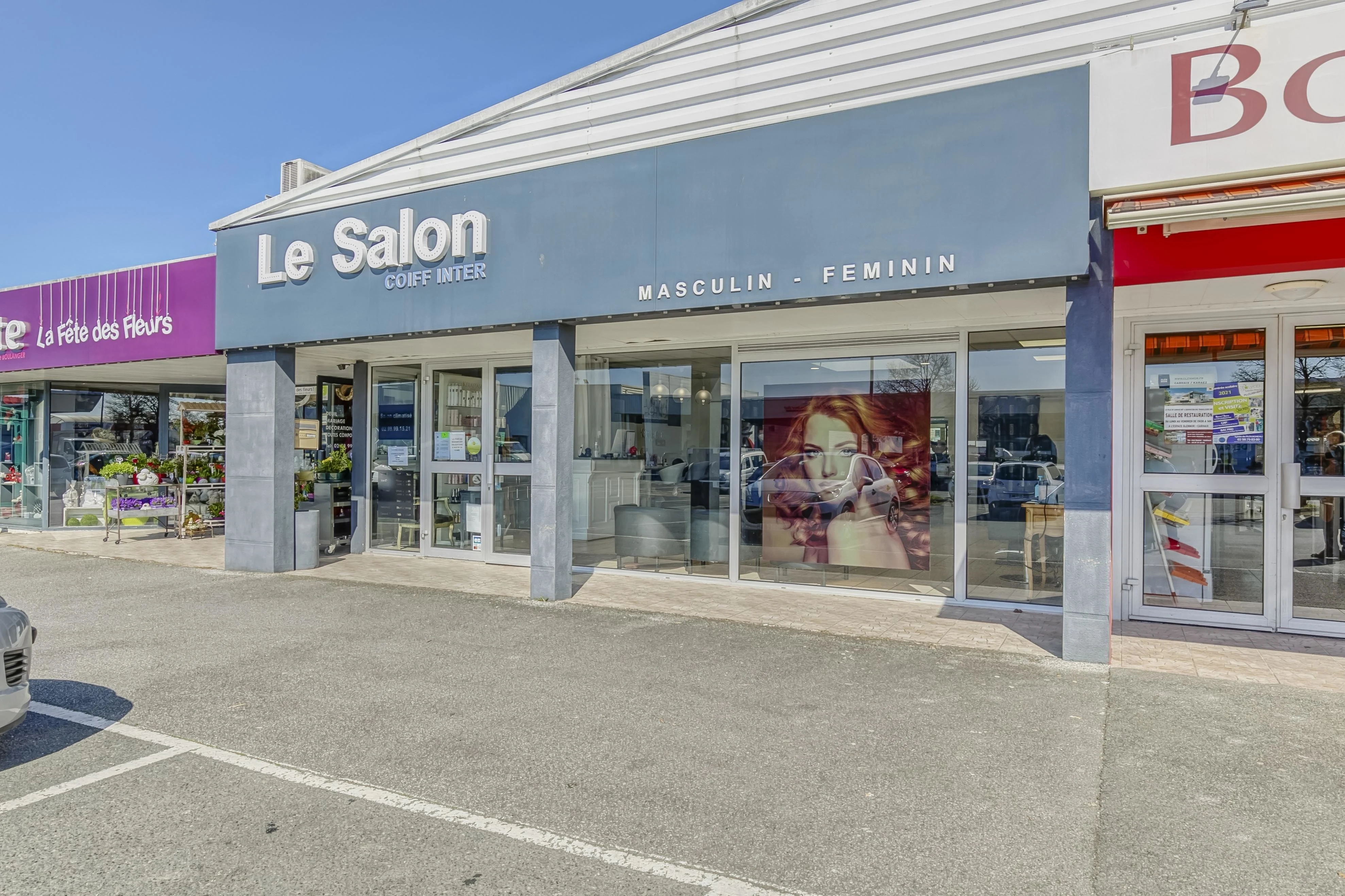 Vends fonds de commerce ou pas de porte , emplacement idéal devant un centre commercial directement sur un parking !