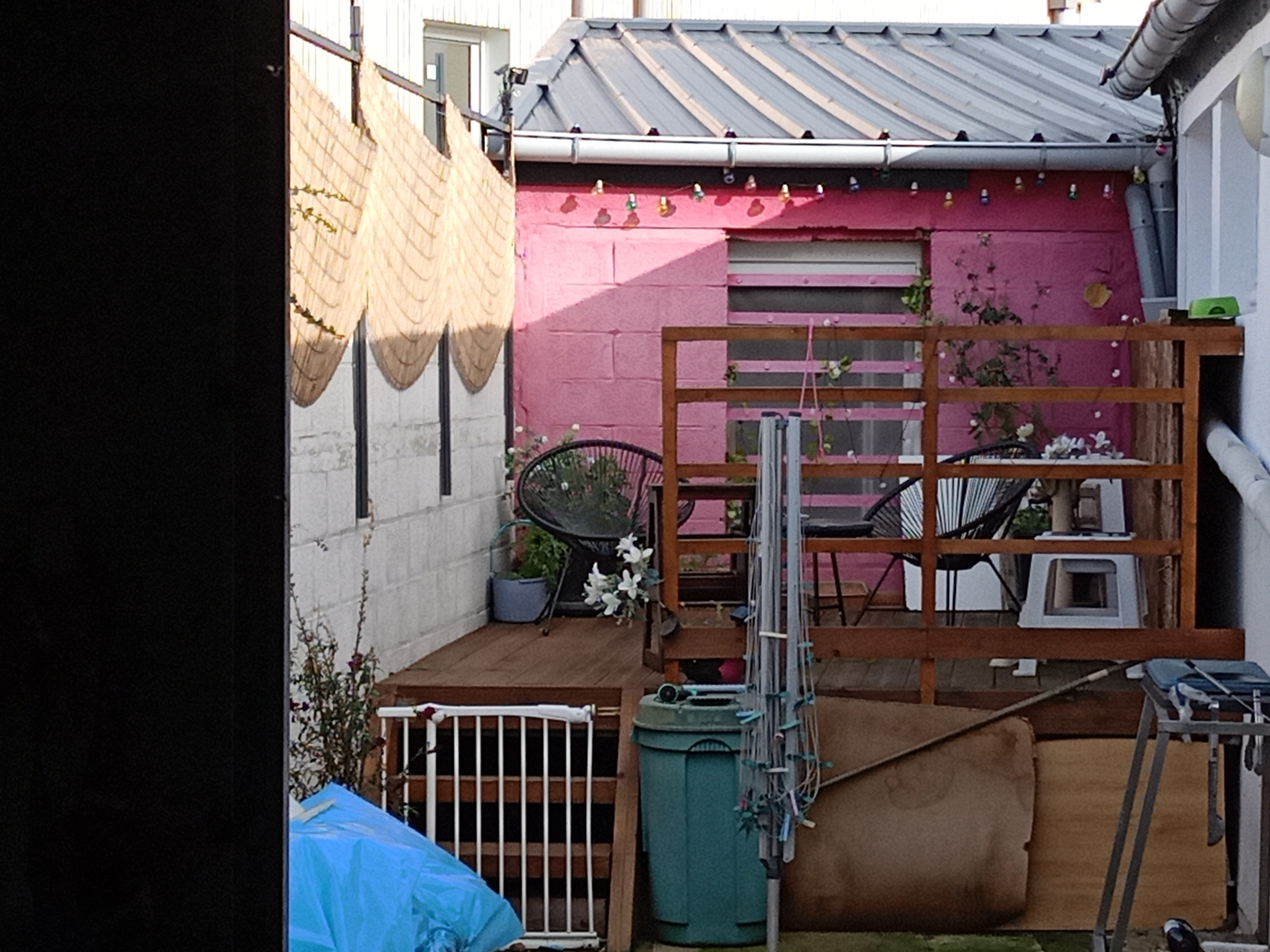 SUPERETTE surface commerciale 160m3  et 90m3 réserve
Vitrines LS et boucherie 4/5 ans avec service d'entretien à l'année 
avec logement 100 m3  4 chambres  terrasse et garage 
Classement énergétiques C
Loyer mensuel logement  600€ 
Loyer mensuel commercial 1500€
Toiture magasin récente 
Isolation extérieure pompes à chaleur et VMC récent 

possibilité d'achat des murs 335000€