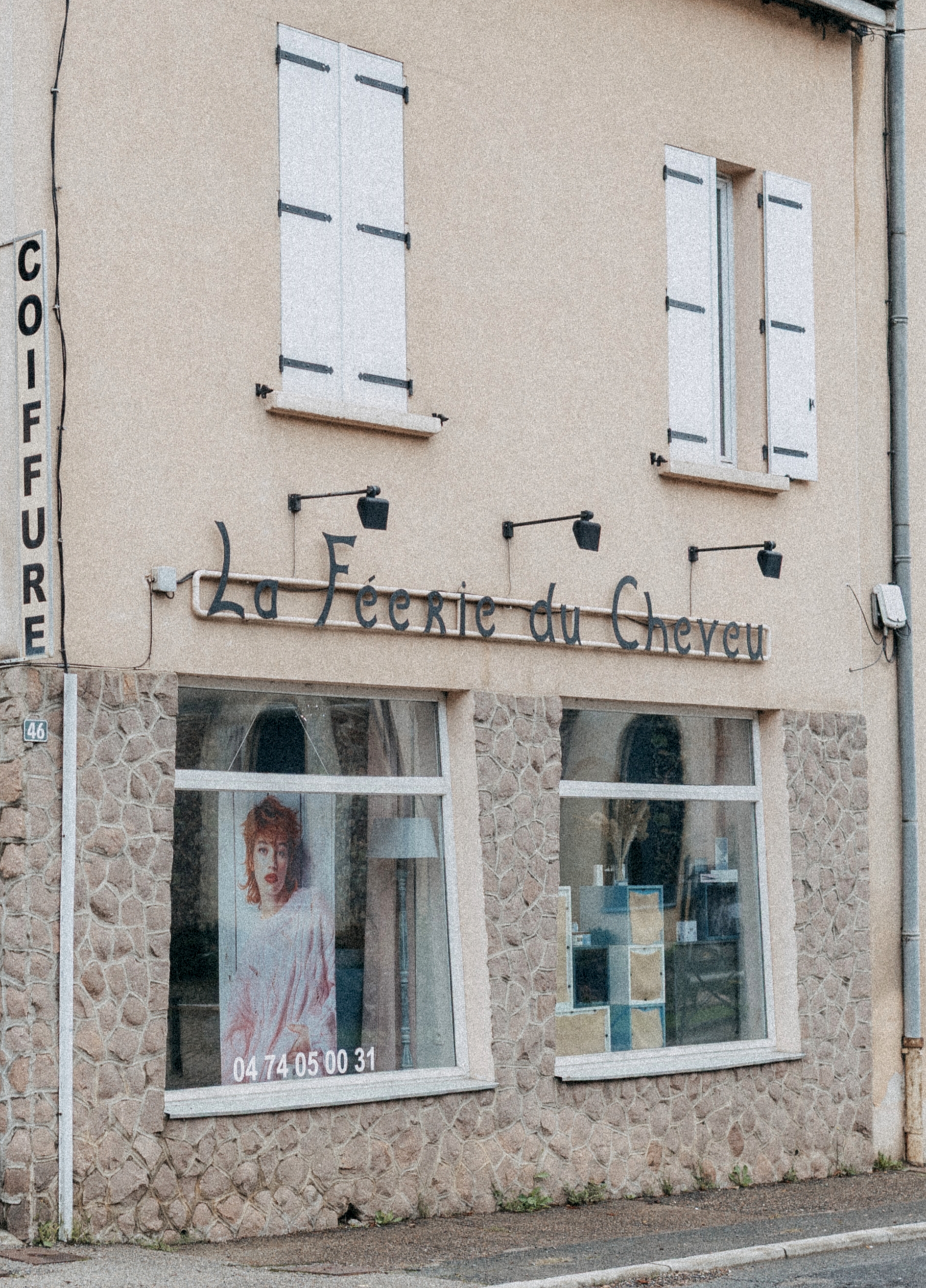 Fonds de commerce, La féerie du cheveu.
Belle opportunité, salon de coiffure très dynamique dans le village très agréable de Pont Trambouze ,très passant.

 Belle activité, dans un salon clé en main, rénové en 2013 pour ses 10 ans, il est très bien situé, stationnement gratuit aux abords, accessibilité handicapés, climatisé, ensoleillé, avec une vitrine environ de 5 mètres et une entrée protégée de la route.
Une belle clientèle adorable et fidèle.

https://brionnais.tv/index.php/video/3108/mag-7-septembre-2026-valérie-labrosse-de-la-féérie-du-cheveu/