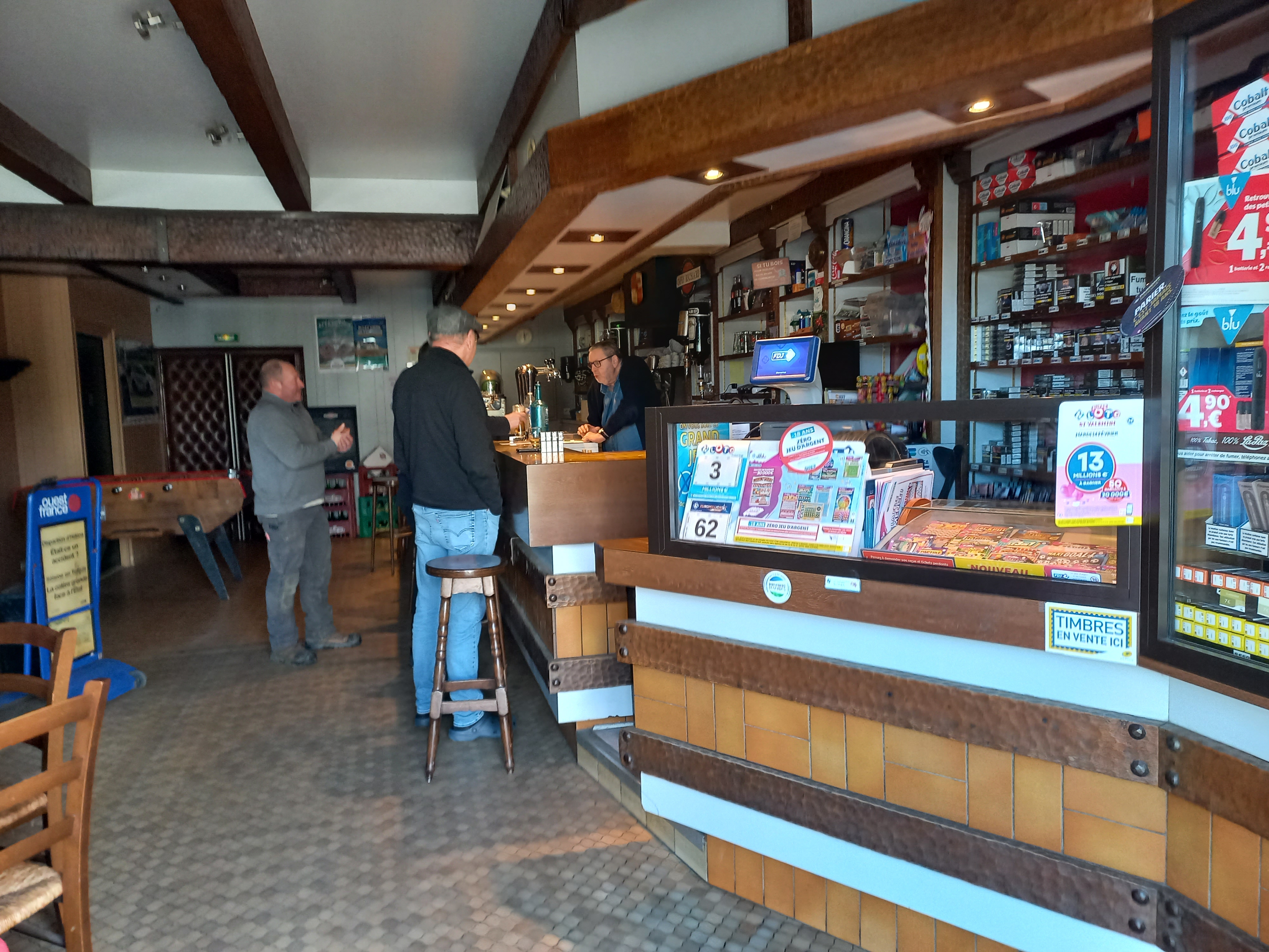 A VENDRE FONDS ET MURS CAUSE RETRAITE 
RESTAURANT BAR TABAC FDJ DEPOT DE PAIN
2 SALLES DE 40 ET 86 COUVERTS