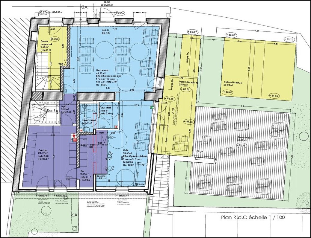 Recherche d’un(e) exploitant(e) ou couple d’exploitants 
pour un commerce multiservices et bar-restaurant

La commune de Saint Malo de Phily est une commune rurale de 1 086 habitants (population légale 2024) située dans la partie Sud-Ouest du Département d’Ille-et-Vilaine faisant partie de Vallons de Haute Bretagne Communauté. Elle est érigée sur un pic rocheux surplombant la vallée de la Vilaine et est située à mi-chemin entre Rennes et Redon, à égale distance des 2 voies Rennes / Nantes et Rennes / Redon.

La proximité avec Bain de Bretagne et Guipry Messac assure aux habitants l’ensemble des services nécessaires. Toutefois, la commune souhaite proposer sur place un minimum de services et un lieu de convivialité afin de maintenir une dynamique sociale dans la commune et limiter les déplacements liés à des achats quotidiens.

De plus la commune verra sa population augmenter prochainement avec un projet de lotissement privé de 36 lots (2025-2026).

Vous pouvez découvrir notre belle commune sur notre site internet www.saintmalodephily.fr

Un commerce est vivement attendu par les habitants, ceux-ci s’étaient exprimés lors de la consultation de l’étude de revitalisation du centre-bourg comme un projet prioritaire.

C’est donc pour répondre à ce souhait que la commune entreprend la réhabilitation de l’ancien gite « le Refuge » en commerce multiservices. Une étude de marché a été réalisée en ce sens par la CCI et sera le support aux modalités d’exploitation proposées.

Le projet de commerce multiservices se situe dans le bourg de Saint Malo de Phily, au 1 rue Emile Bernard. Le bâti forme l’angle urbain entre la rue et la place de l’église. Le dénivelé de la commune, construite sur un pic rocheux, est important entre le côté rue au Nord et le coté parking au Sud. Le bâtiment propose une ouverture vers le paysage très intéressante. 

Le futur équipement permettra ainsi de maintenir une concentration de services dans le bourg, à proximité immédiate de la mairie, du coiffeur et de l’école.

Le bâtiment a une surface de 217m² sur 3 niveaux :
>au sous-sol : garage, réserve, salle de repos, vestiaires, bureau
>au rez-de-chaussée : salle de réception, bar, épicerie, cuisine, sanitaires, terrasse extérieure
>à l’étage : un logement T3 indépendant (47m²)

Ce bâtiment sera entièrement réhabilité pour créer un espace multiservice à destination des habitants de la commune mais aussi à un passage touristique soutenu (exemple les pèlerins des chemins de Saint Jacques de Compostelle). A la fois lieu de convivialité, café-restaurant-alimentation avec des animations régulières, mini Office de Tourisme et Point relais colis, il sera un lieu central pour conserver une dynamique dans le cœur de bourg.

Le logement est proposé aux exploitants. La commune gardera la gestion de ce logement s’il n’est pas utilisé par l’exploitant.

Le loyer du commerce sera modéré les 1ères années, un plan de gestion sera réalisé avec l’aide de la CCI. La commune peut supporter l’achat d’une partie du matériel qui sera mis en location-vente à l’exploitant. 

La commune a acquis la licence IV avec une annexe de débit de tabac de l’ancien commerce qui sera mise à disposition du futur exploitant en location gérance.

L’avant-projet définitif a été validé au conseil municipal du 24 juin sur les travaux envisagés. La commune souhaite associer le futur exploitant pour l’aménagement avec une ouverture en septembre 2025 (1 an de travaux).

Le projet conviendrait idéalement à un couple ayant une expérience commerciale bar-restauration. Attention le débit de tabac demande une exploitation particulière et très encadrée par la loi.

Les pièces à fournir pour votre candidature sont :
>Un CV détaillé
>Une lettre présentant l’insertion de votre projet professionnel dans l’objectif poursuivi par la commune
>Les copies de vos diplômes, attestations de formation
>Les certificats de travail de vos précédents emplois

Tout dossier incomplet ne sera pas étudié. Les candidatures retenues feront l’objet d’un passage en commission de présélection avec la commune.

Adressez votre candidature dès à présent et au plus tard le 30 septembre 2024 à Madame le Maire :
>par mail secretariat@saintmalodephily.fr
>par voie postale : 	
Mairie de Saint Malo de Phily 
1 place de l’Eglise
35480 Saint Malo de Phily.