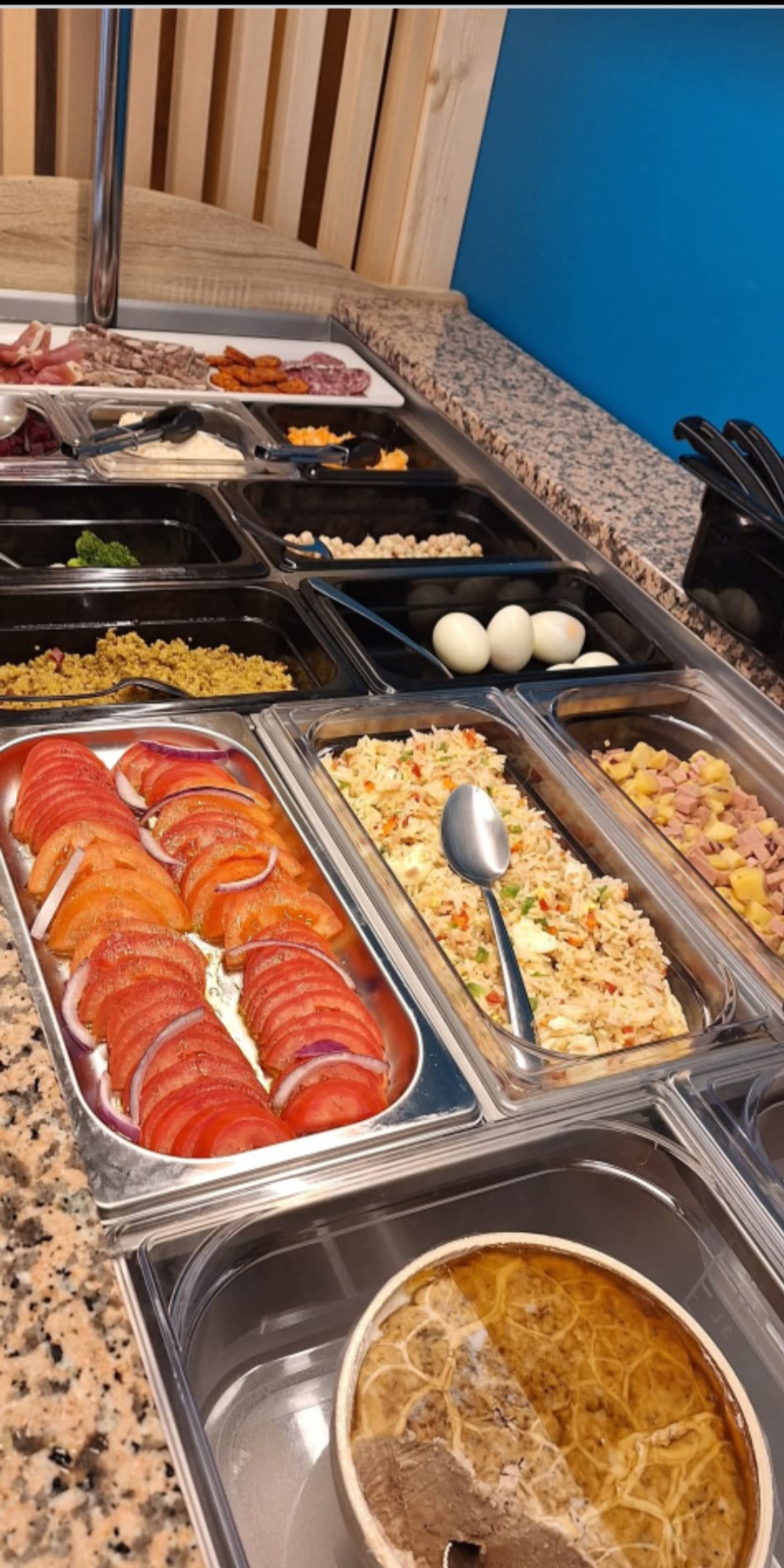 ✅️Cause de la vente 
Un petit gros problème de santé qui m'oblige  a m'arrêter et je prendrais définitivement la retraite pour enfin profiter de ma famille 

 ✅️ fdc  restaurant creperie sur place et emporter sur Rieupeyroux dans l'Aveyron 12. 
village de 2000 habitants 

✅️Cuisine ouverte sur la salle qui peut accueillir 20/24 personnes a l'intérieur et environ 16 a l'extérieur 

✅️Matériel et mobilier récent 1 ans 
 loyer 600 €
Licence 3

Commerce prêt a fonctionner sans travaux 
Sauf changements d'activité avec accord du propriétaire 

SVP curieux s'abstenir Merci
Restaurant Mamie Rose
