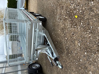 Entreprise familiale reconnue dans le monde du nautisme et de la remorque
avec + 40 ans d'activité
  
Magasin de 1300 m2 avec une surface de vente, une surface de stockage et un 
Parc d'exposition extérieur de 1500m2 fermé et sécurisé 
   
Commerce de barques, bateaux, moteurs, remorques et vans, camions à chevaux, location, accessoires et pièces détachées

Concessionnaire de plusieurs marques en exclusivité et sur plusieurs départements

Bonne clientèle, Bon référencement, et recommandation - fichier clients qui a été crée et développé par la présence sur des foires et salons sur le NORD EST  

Entreprise qui est idéalement située, nous sommes situés à 10 min des sorties autoroutes LANGRES NORD - LANGRES SUD - MONTIGNY LE ROI - à 2h15 de PARIS - dans une région touristique des 4 lacs, du parc national et proche de la ville de LANGRES

Entreprise qui se doit d'être transmise, nous avons de nombreux projets de développement et porteurs. Accompagnement à reprise

Contactez nous pour nous rencontrer.