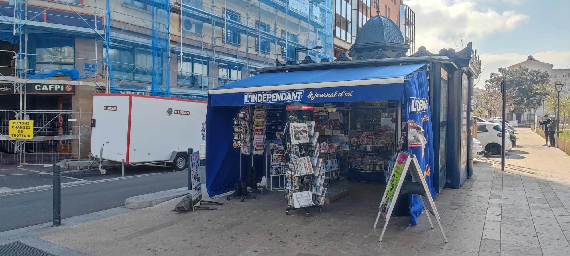 Il s’agit de gérer un kiosque sur Perpignan:
-
Place de Catalogne(kiosque ouvert à l’année)
•
Je vous explique ci-après, le fonctionnement pour devenir kiosquier. Bien entendu, nous échangerons ensemble, soit en visio, soit en présentiel (sachant que je suis basé sur Toulouse).
•
Pour devenir gérant de kiosque, il vous faudra avoir un agrément de diffuseur de presse en effectuant une formation en présentielle 2 jours(au dépôt de presse de Béziers) ou en e-learning (les 2 sont payantes mais suivant votre situation, une partie ou la totalité pourrait être pris en charge.
•
Vous disposerez de ce kiosque sans droit d’entrée, sans avoir à investir dans un pas de porte ou fonds de commerce avec de faibles charges; néanmoins, il vous faudra :
•
Une caution bancaire de 10000€ appelée “garantie à première demande”, à demander auprès de votre banque ou bien les avoir sur votre compte.
•
Un fond de roulement/trésorerie pour votre fond de caisse, vos achats de fonctionnement…
Le dépôt de presse(l’entreprise qui vous livre la presse basée à Béziers) vous expliquera plus en détails le fonctionnement.
•
Vous serez travailleur indépendant donc non salarié; il vous faudra créer une société et donc avoir un numéro de Siret (SAS, SASU, SARL, EURL, EI, micro-entreprise…)
•
Vous pourrez avoir la gestion du kiosque jusqu’en 2038, mais le contrat conclu ensemble se fera tous les 2 ans,
•
Il y aura 2 dossiers administratifs à préparer, un pour la partie “presse” et un pour “la Française des Jeux/FDJ”; pour avoir les validations de ces 2 entités, prévoyez 2 mois minimum avant une ouverture(avec les jeux).

•
Les activités(votre salaire proviendra des commissions de ces activités):
•
Presse nationale(23%) et régionale(14%)
•
Les jeux de la Française des jeux (FDJ): jeux de grattage, tirage, parissportif (5%)
•
Le relais colis avec Pickup (suivant le nombre de colis)
•
Les souvenirs, les cartes postales et cartes évènementielles
•
Les boissons, les glaces emballées, les confiseries, les spécialités locales (droit de terrasse à demander auprès de la ville)
•
Si vous avez d’autres idées d’activités, n’hésitez pas à m’en faire part (services à la personne, artisans, clés minute, conciergerie, transfert d’argent, service carte grise…), mais de toute façon, elles seront soumise à la validation de la ville.
•
Les charges :
•
Loyer mensuel 300€ HT -Caution pour le kiosque: 1080€ ; caution restituée à la fin sauf anomalies constatées.
•
Electricité, routeur4G ou box internet
•
Caisse informatisées spéciale presse(Strator, Bimedia, JDC…): entre 80 et 120€/mois
•
Assurance
Suivant les activités que vous aurez installé dans le kiosque, il vous faudra aménager à votre guise l’intérieur du kiosque (présentoirs, frigos…)

IMPORTANT : l'ancien gérant a fait installer un rideau roulant électrique ce qui a permis d'agrandir le kiosque de 5m² ; il faudra l'acheter à l'ancien gérant 3000€.


Les horaires:
•
Vous vous adapterez au besoin de votre clientèle mais en général, les autres kiosques de mon secteur ont pour habitude d’ouvrir:
•
7h/7h30 –12h30 et 16h –18 ou19h ou journée continue
•
Samedi matin (l’après-midi et le Dimanche si vous le souhaitez)
•
A votre convenance mais vous pourrez étudier un jour de fermeture dans la semaine.
