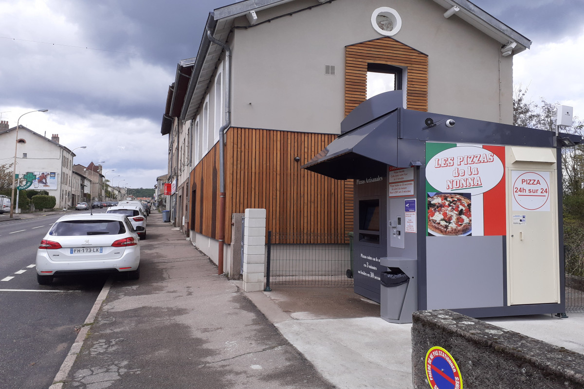 Pizzeria avec 2 distributeur de pizzas 24/24