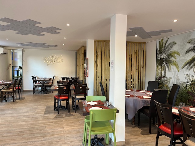 Situé en Corrèze, entre Brive et Tulle, proximité A20, bar restaurant tabac loto presse au cœur du village dans une commune dynamique de 2100 habitants en plein essor. Salle de restaurant 50 places, terrasse 20 places. Commerces et écoles à proximité.
Affaire saine, idéal couple.