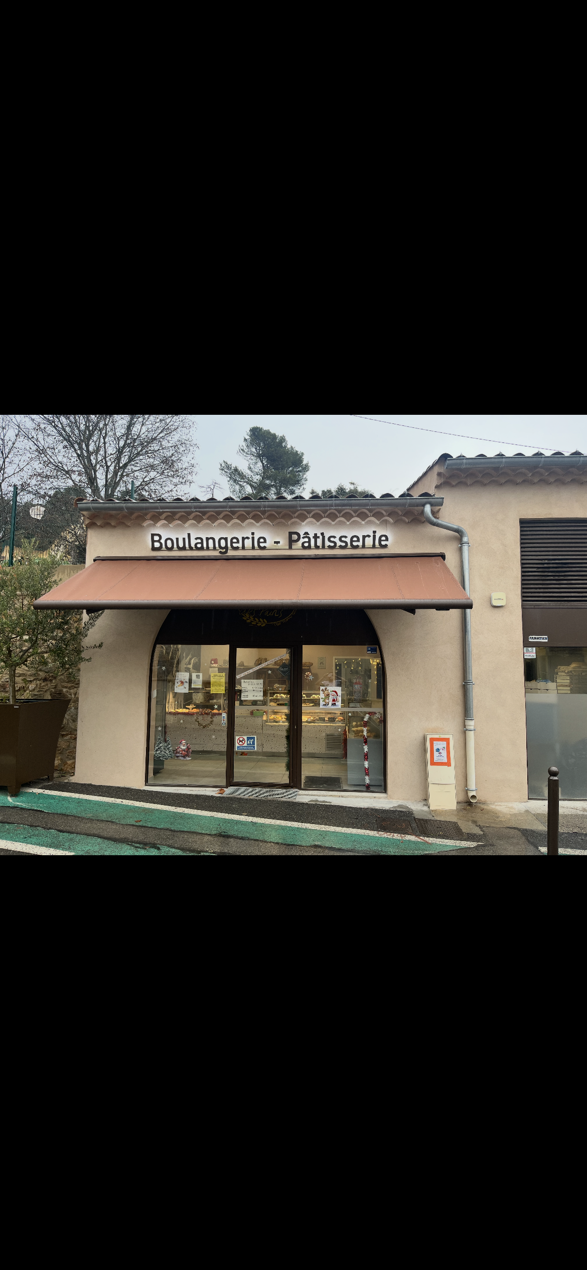 À vendre boulangerie de village avec activité pâtisserie et snacking, située sur la commune de La Verdière, dans le département du Var, en région Provence-Alpes-Côte d’Azur.
·        Chiffre d’affaires : 230 000 €
·        Prix de vente : 145 000 € (négociation possible dans la limite du raisonnable)
·        Loyer : 770 € / mois
·        Matériel de fabrication et de vente : récent et en excellent état, aucun frais à prévoir
Commerce idéalement situé dans un village très dynamique, agréable à vivre, avec tous les commerces à proximité (tabac, restaurant, boucherie). Parking à proximité de la boulangerie.
Nombreuses possibilités de développement
Vente pour raison familiale.