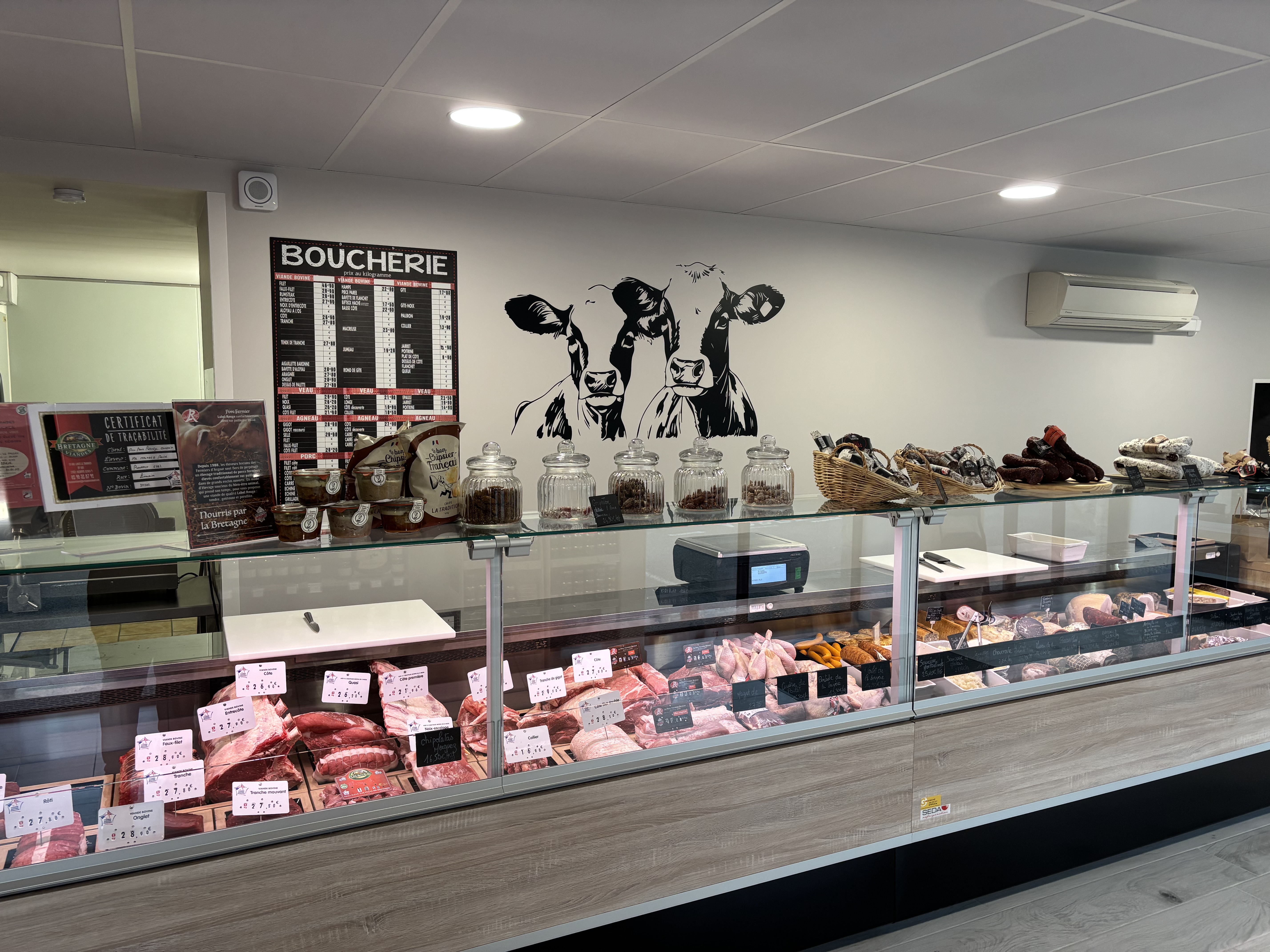 Vente des parts sociales.
Commerce créé il y a 2 ans 
Boucherie charcuterie et fromagerie.
Établissement remis totalement au normes et matériels en très bon état (2 ans )