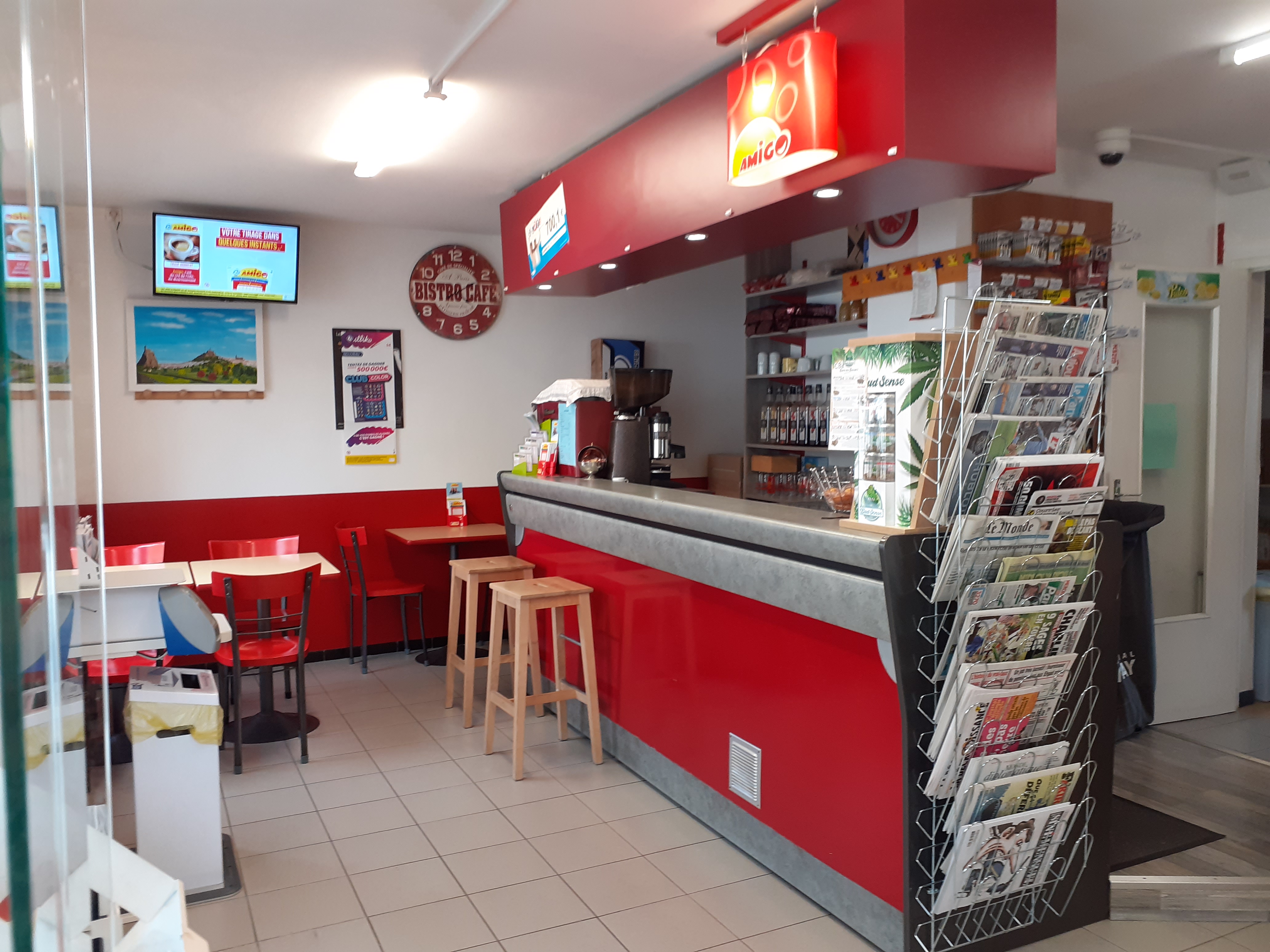 A VENDRE 
TABAC PRESSE LOTO PMU
BAR (licence 2 ) épicerie sèche, boissons a emporter,
 cbd, cigarette electronique , point retrait colis.
Le magasin se situe proche du Puy en Velay en face de l'Hopital Emile ROUX 
Ce Tabac est a visiter car il bénéficie d'un emplacement de choix.
Idéale pour une reconversion professionnelle, magasin pour 1 personne soit avec l'aide d'un conjoint ou un temps partiel.
Stationnement devant magasin en zone bleue.
Horaires : du lundi au vendredi de 7 heures à 19 heures
le samedi: de 7 heures à 17 heures et fermé le dimanche.
Congé : 4 semaines par an + les fériés
Loyer : 940 par mois 
compremant magasin 48m² + le logement attenant
2 chambres , 1 séjour, 1 cuisine , 2 garages et 1 grande cave.
Bail : 3 6 9 
Prix : 126 000 euros 
Apport personnel : 33000 euros environ
pour  plus d'info 
merci d'apeller entre 19h15 et 20h15