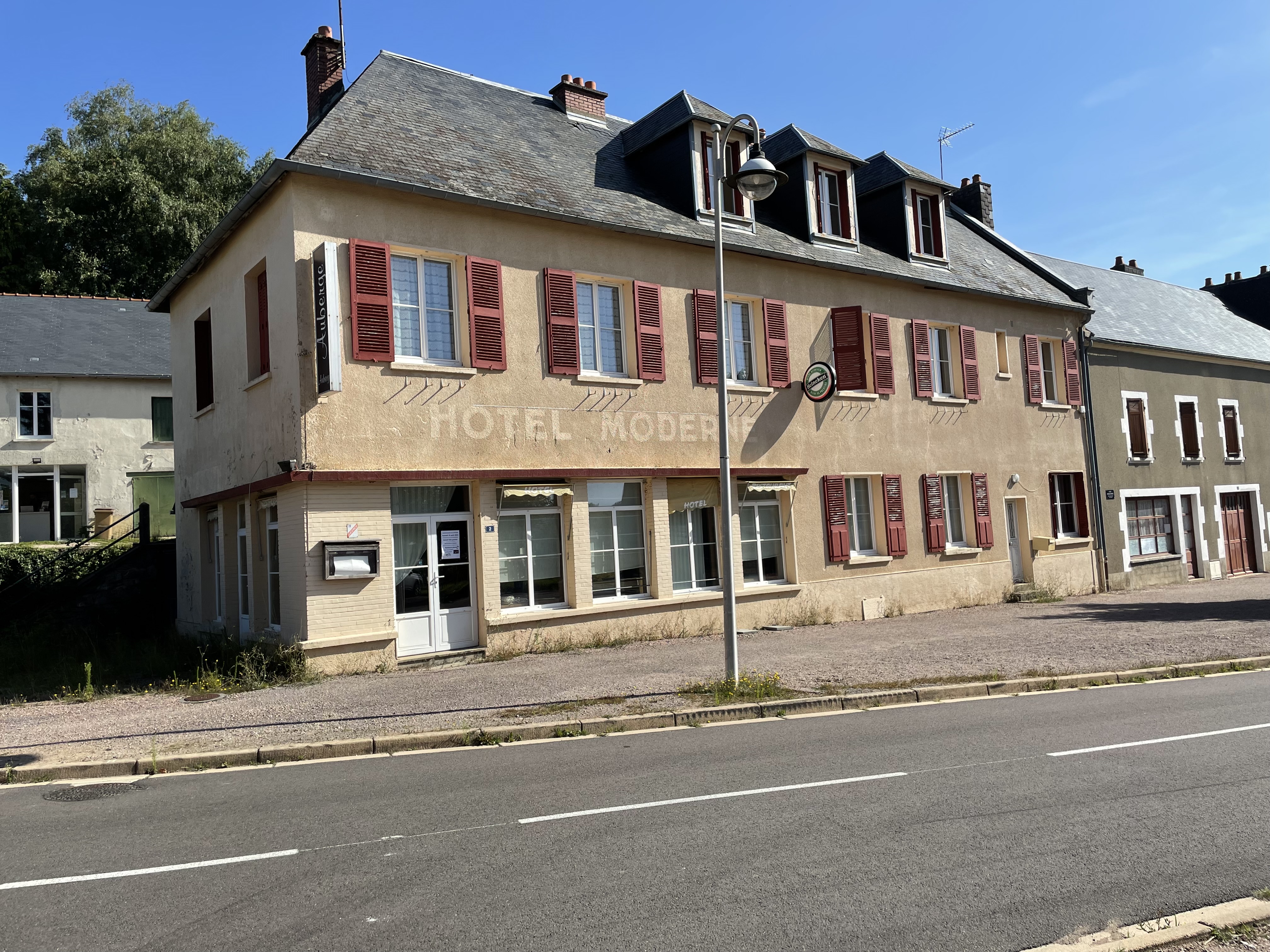 Libre cours à votre imagination pour cet ancien hotel restaurant