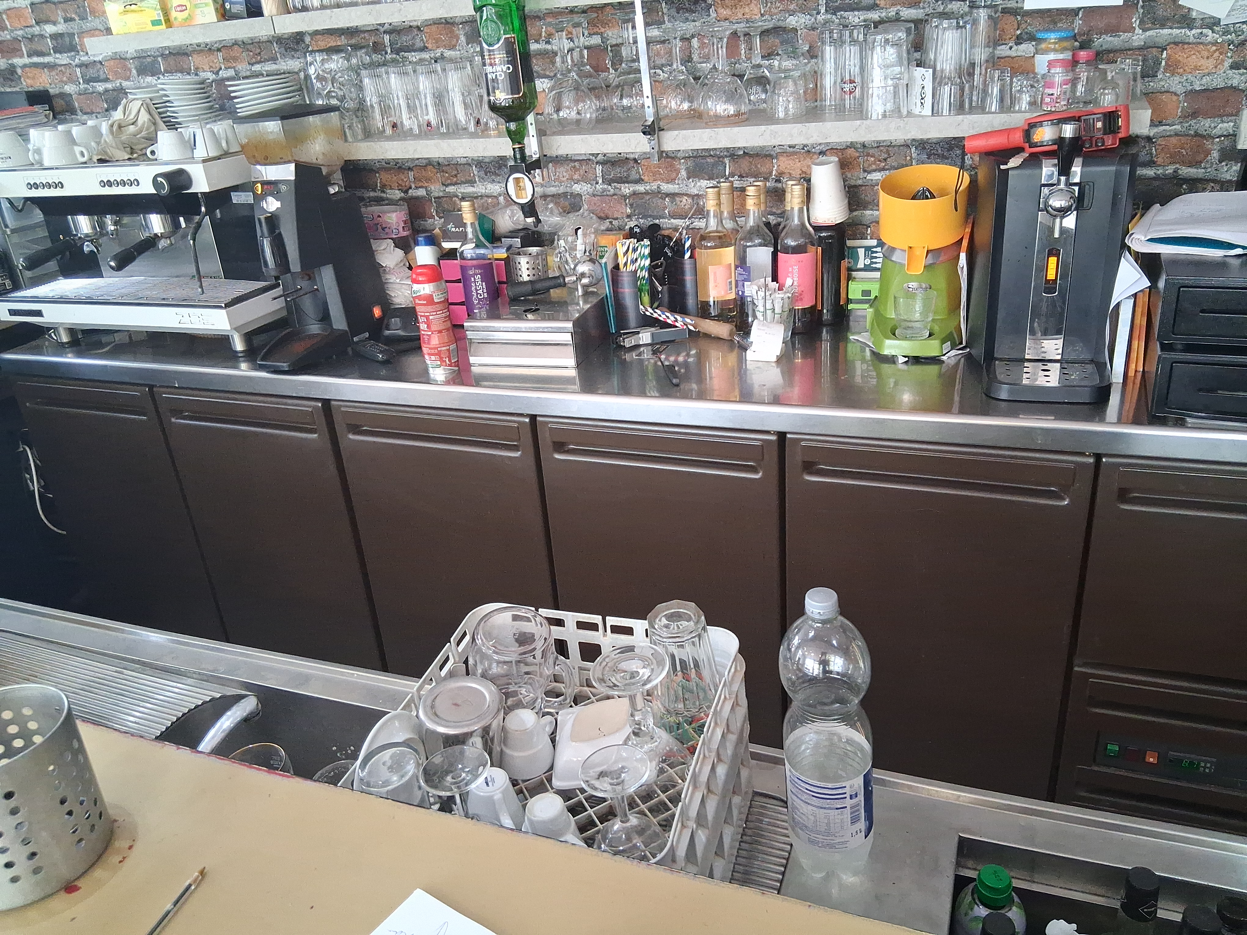 A vendre restaurant situé a vexin sur epte village très dynamique en face une église souvent fréquenté par des mariages autour pas mal de gite fort potentiels 14 commune autour 6000 habitants autour  chiffre affaire 2025 386000 euro résultats 75000euro est......