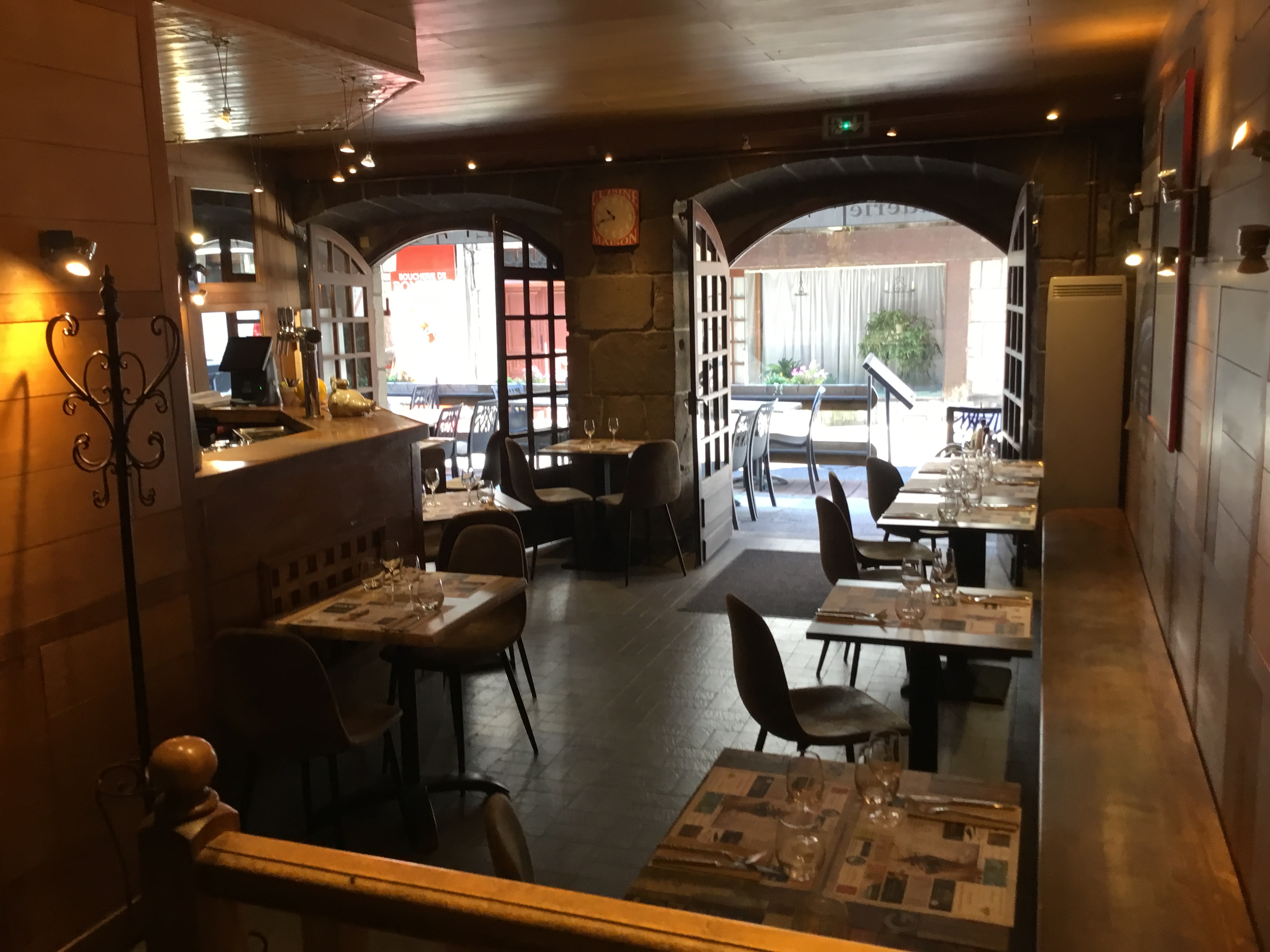 Restaurant-bar