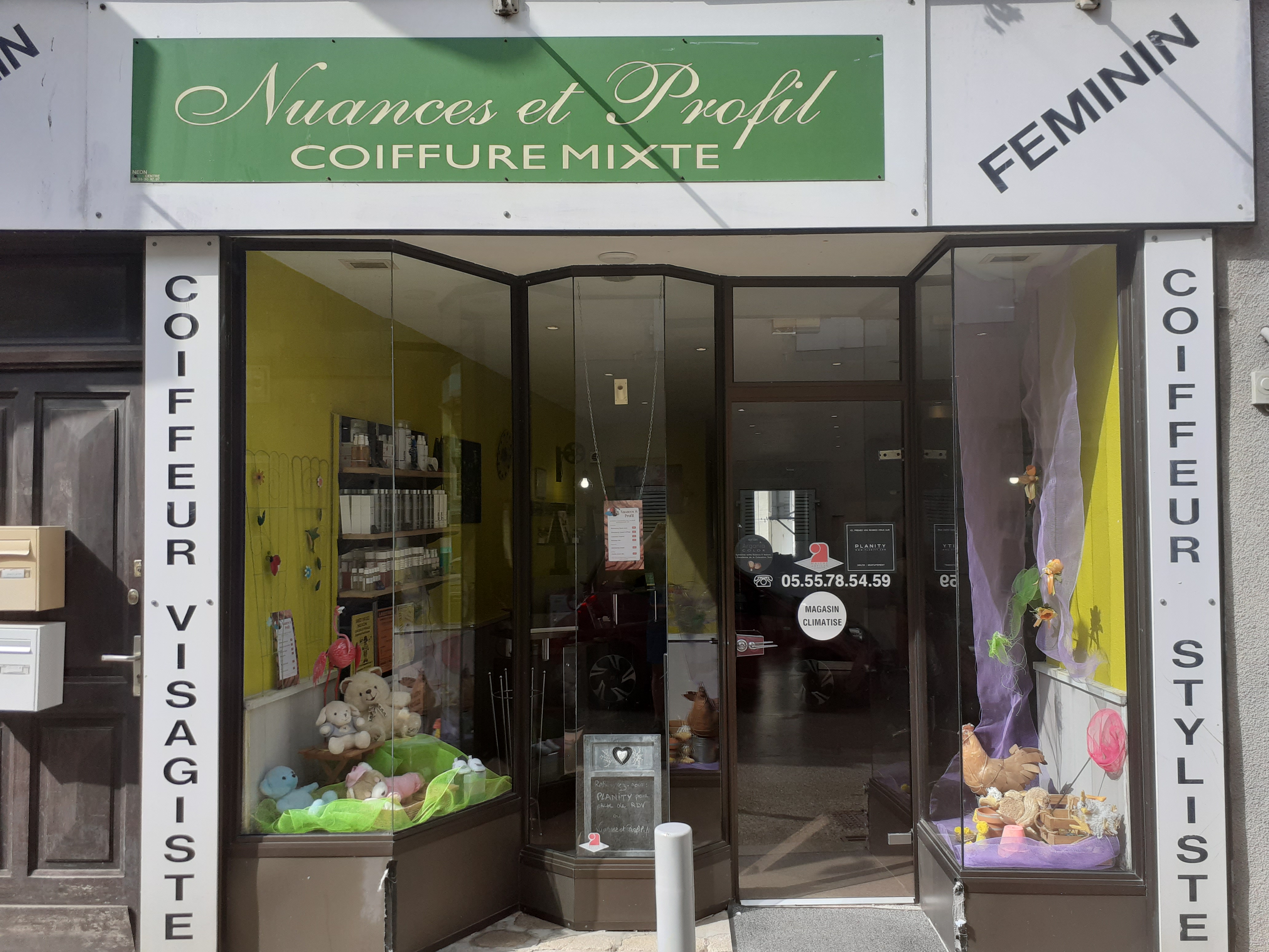 Dans le sud-ouest de la Haute-Vienne, cause retraite, vend salon de coiffure, implanté centre bourg , proximité d'autres commerces, avec bail commercial , avec stationnement aménagé. Entreprise exploitée en couple, pas de salarié à reprendre. Fournisseurs locaux. Local bon état, 60M2,
loyer 303€ par mois. CA HT 74 000€ PRIX 25 000 € à débattre .