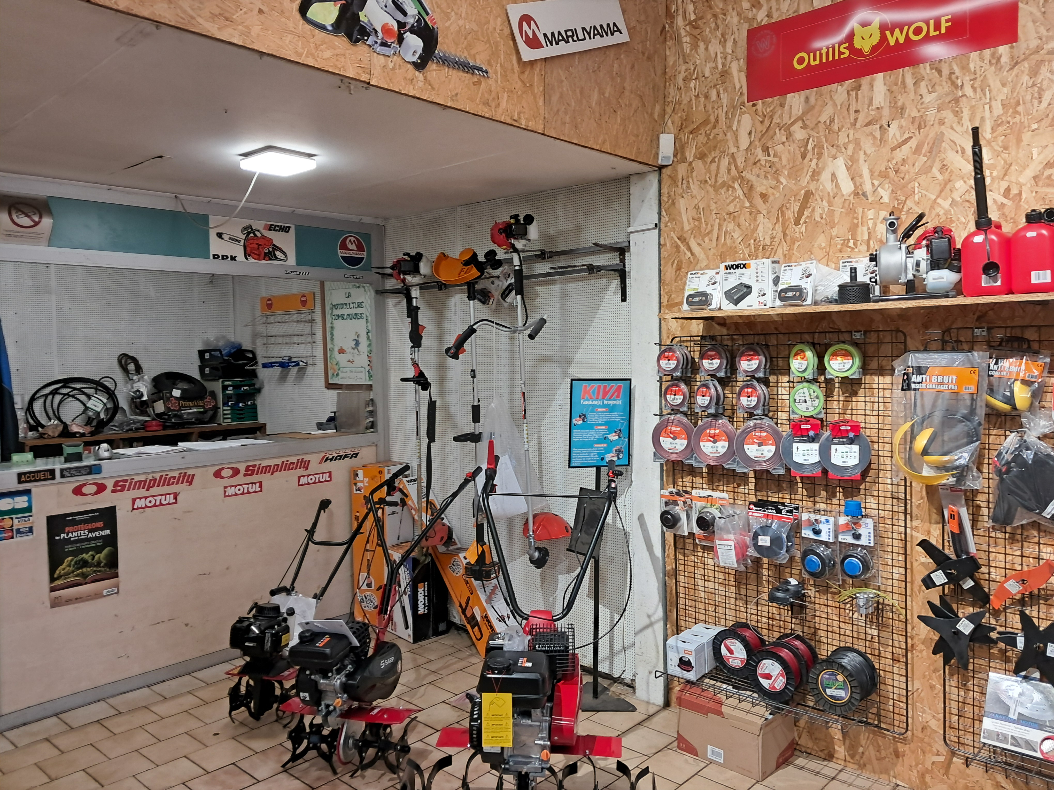 Vends fond de commerce de motoculture de plaisance,cause retraite.
CA 150000 €. Local de 250m2, Loyer 800€ mensuel situé à TOMBLAINE en banlieue de NANCY.
Vente,réparation,entretien de tout matériel de motoculture de plaisance.
Ce commerce vient de fêter ses 40 ans.