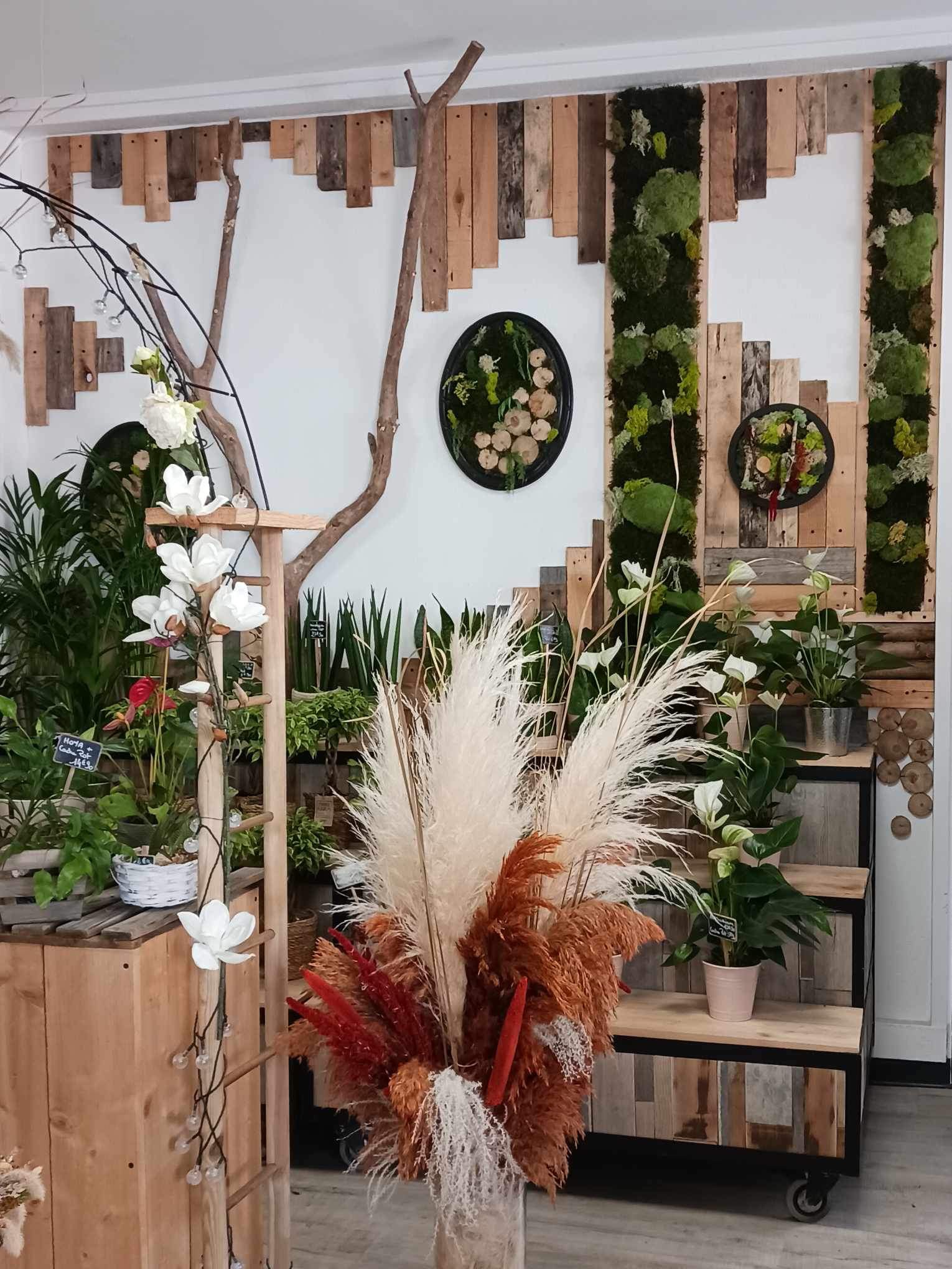 Fond de commerce de 100m2 situé en plein centre ville d’un village historique 
Dans un local comprenant un espace de vente, un espace atelier avec chambre froide de deux ans, un coin bureau et petite réserve avec toilettes.
Pas de salarié à reprendre 
Loyer 580,00€/mois (bail commercial)
Prix de ventre 57800€ avec matériel et frais d’agence
CA 2022 auto entrepreneur 144159,00€ TTC