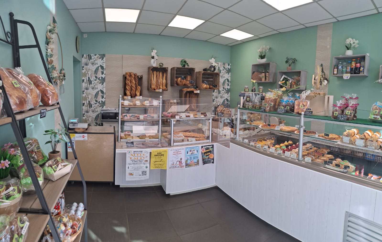 A vendre boulangerie dans unecommune de 1600 haabitant   Chiffre d'affaire 190000 euro. Exploiter moi et lma femme belle rentabilité .Loyer 700 ht logement à rafraîchir(murs à vendre )matériel et boutique entretenue prix 70000 pas sérieux s'abstenir merci