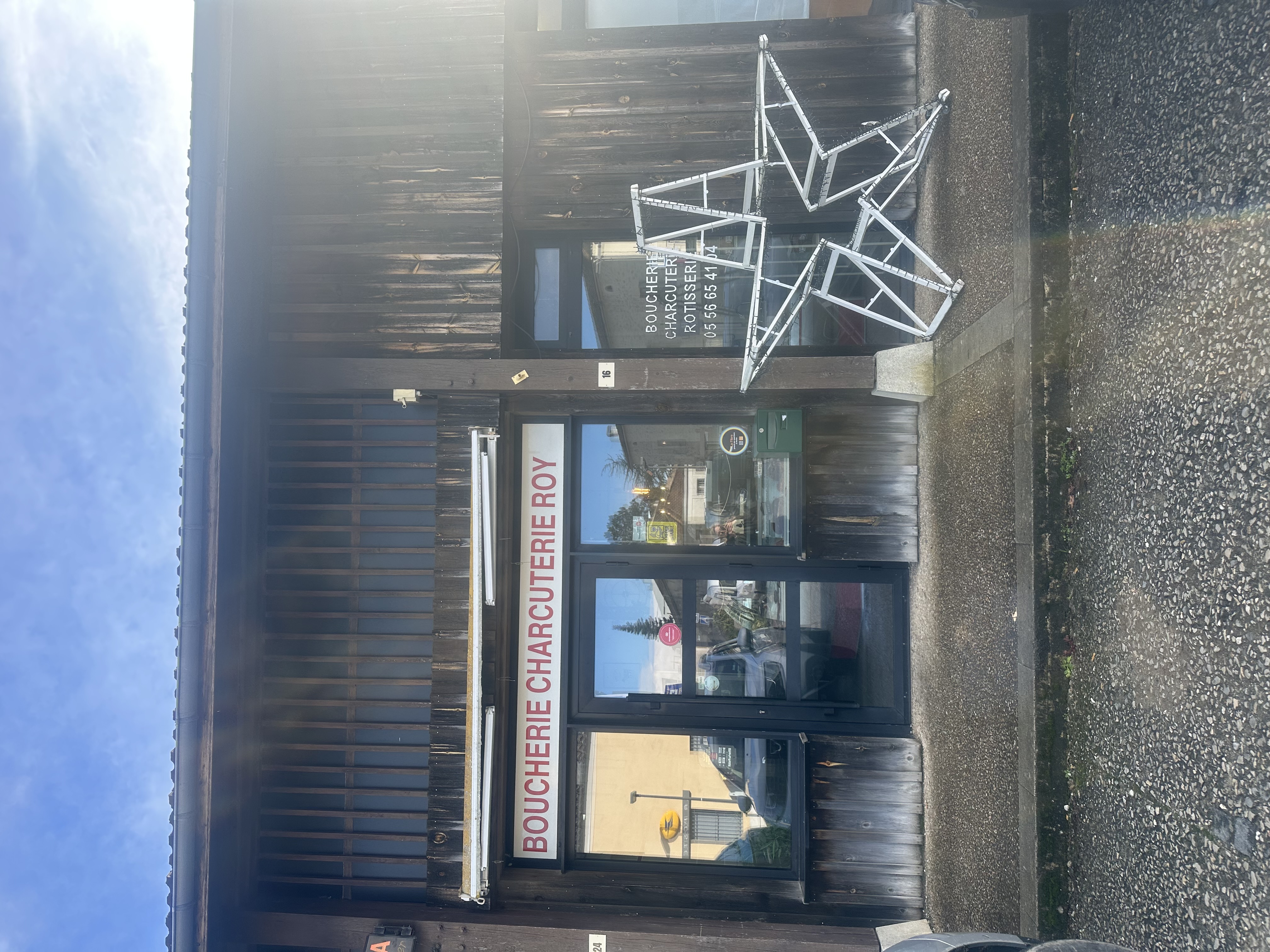 À vendre fond de commerce de boucherie, situé à Auros.
📐 Local de 60 m² comprenant :
un magasin,
un laboratoire,
un frigo,
un bureau,
un WC.
🅿️ Grand parking à proximité.
👥 Clientèle fidèle.
💶 Loyer : 680 € TTC / mois
📞 Contact : 06 02 51 04 08