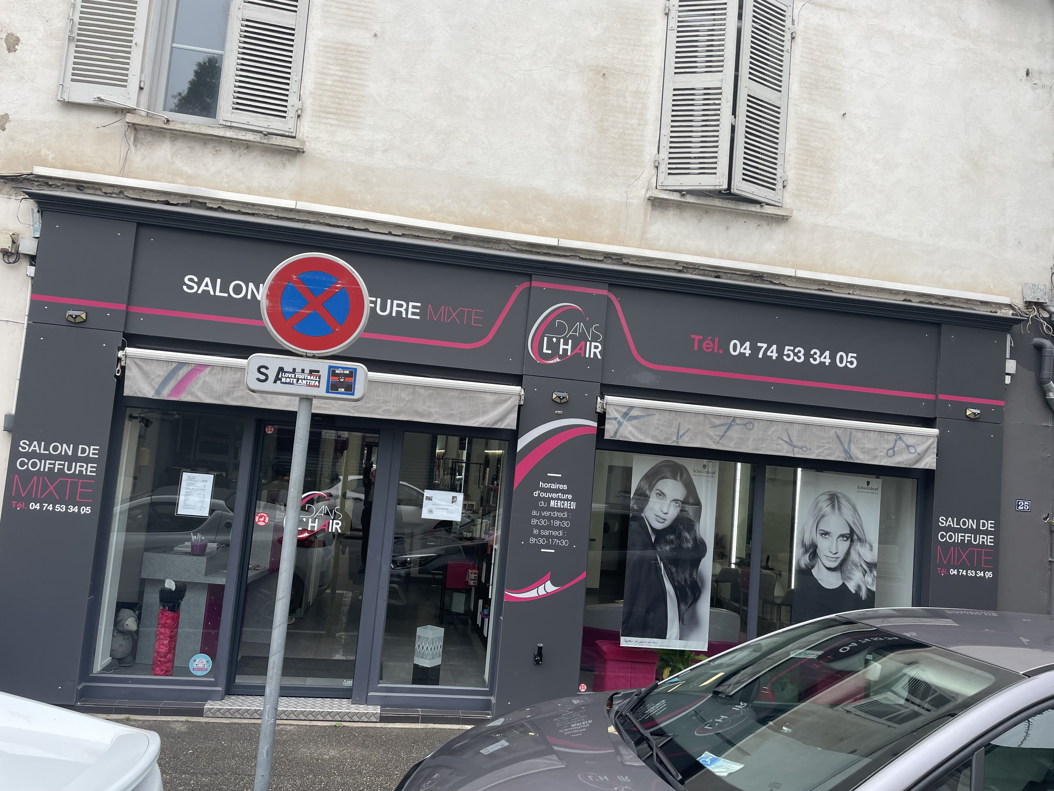 SALON DE COIFFURE