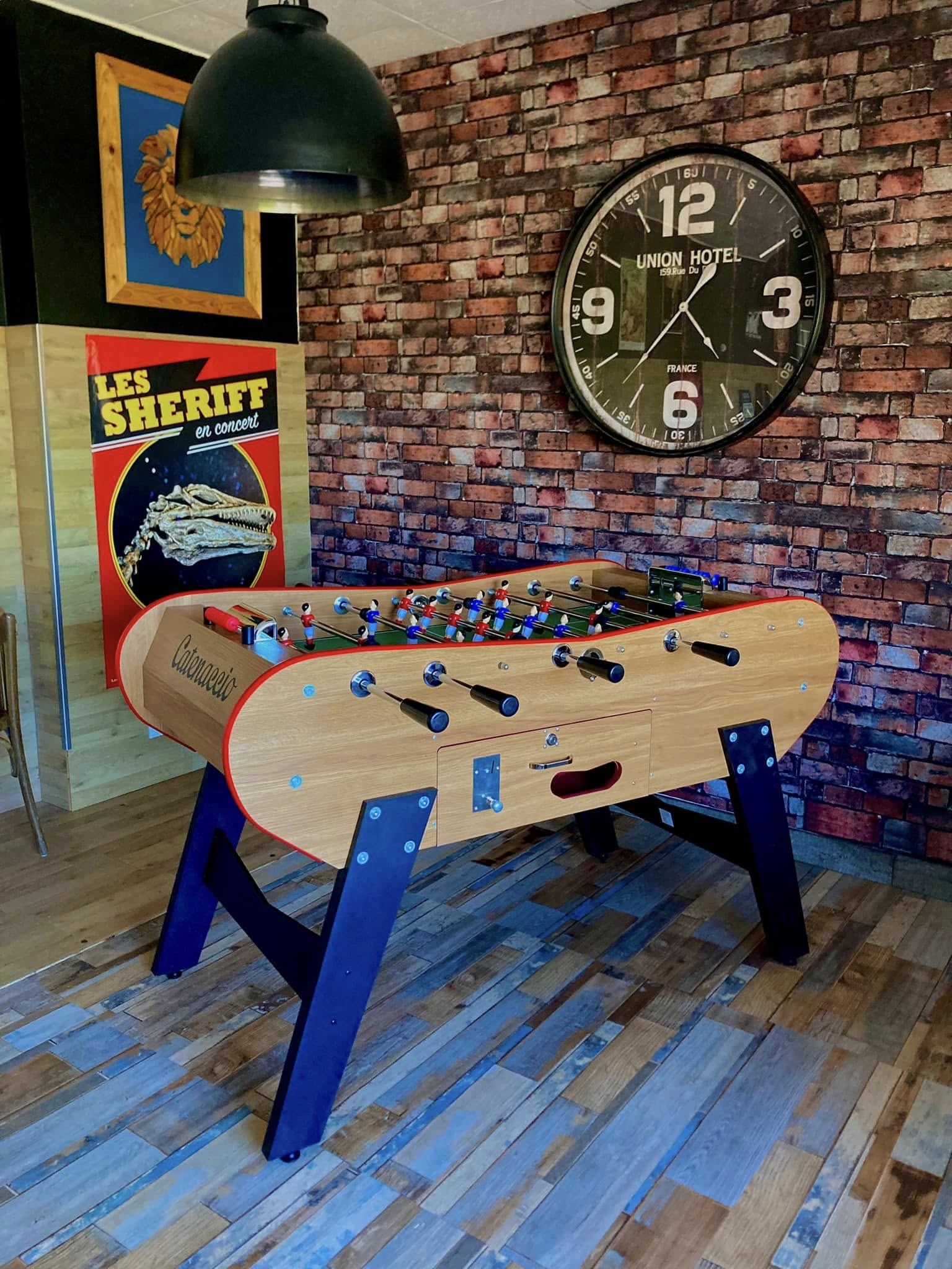 A VENDRE - RESTAURANT CLE EN MAIN - BELLE OPPORTUNITE



Nous proposons à la vente 100% des parts d'une SARL exploitant un restaurant, idéale pour une reprise rapide sans surprise.



* AUCUNE DETTE - situation financière saine

* MATERIEL COMPLET ET OPERATIONNEL

* ETABLISSEMENT PRET A TRAVAILLER IMMEDIATEMENT

* CLIENTELE REGULIERE ET LOCALE

POTENTIEL DE DEVELOPPEMENT (horaires, concept, livraison etc...)



Actuellement capacité de 35 couverts en salle (possibilité d'augmenter la capacité) et capacité illimitée en extérieur.

Grand parking privé.

Fort potentiel de développement, le CA de l'établissement peut largement être augmenté.

Le restaurant est parfaitement équipé (cuisine de 30m2) et prêt à l'emploi ! (aucun travaux à prévoir)

Licence IV



Clientèle fidèle et locale et très touristique 6 mois de l'année



Idéal pour un couple ou une première installation.

Cadre de vie très agréable

Très beau logement spacieux au dessus du restaurant de 100m2 avec 3 chambres, idéal pour une famille.  

Loyer perso de 500€ TTC

Loyer professionnel 900€ HT

Possibilité d'accompagner les repreneurs pour optimiser la passation

Renseignements supplémentaires ainsi que photos sur demande pour personne SERIEUSEMENT INTERESSÉE ET EN CAPACITE FINANCIERE UNIQUEMENT !