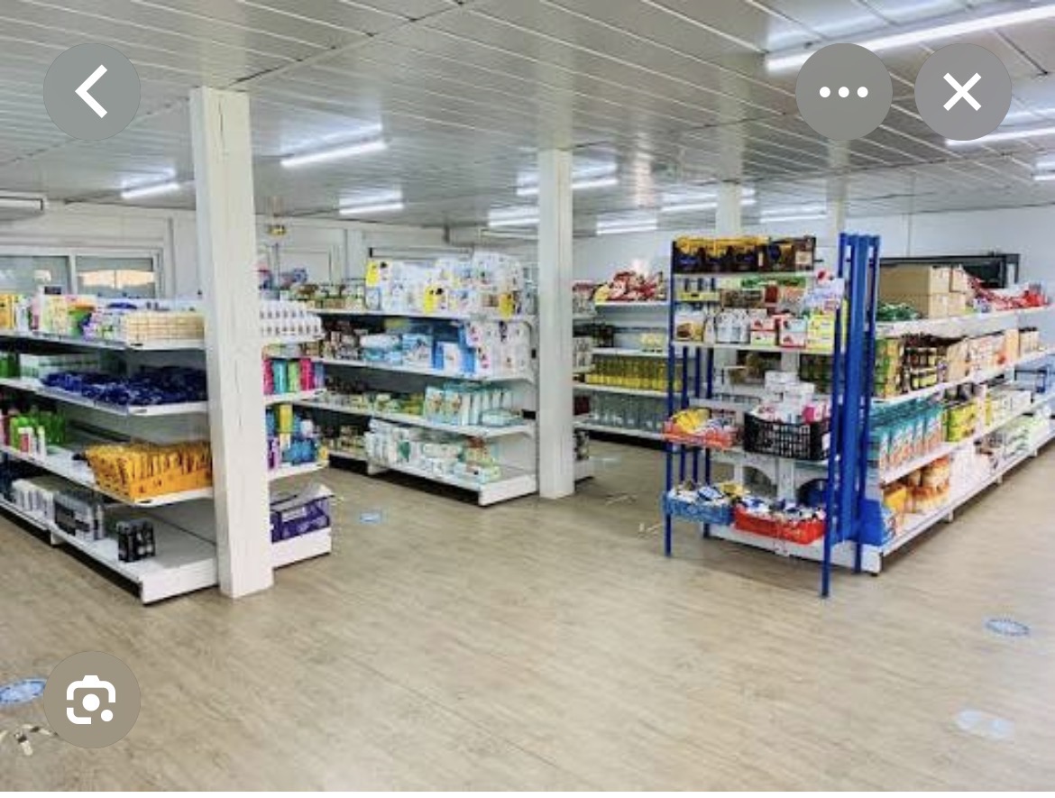 Cause de problème de santé vend fond de commerce épicerie alimentation générale 50 m2 bail commercial 3/6/9 tous commmerce horaire 10h à 00h , loyer 500€ charge comprise ! Vend prix ferme  Aucune concurrence directe le seul épicerie dans le quartier , contacter moi via whattsap  0033759010765 ou laissez moi vos message CDLM