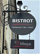 Au cœur d'un village un lieu de vie et de convivialité
Etablissement compose d'un bar, d'un restaurant et de chambres d'hôtel
capacite du restaurant environs 80 places 
5 chambres d'hôtel
Possibilité de crédit vendeur