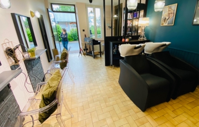 Bien atypique vends 2 salons de coiffure dans village proche, dans commune en plein développement économique. Villages dynamiques, avec commerces !