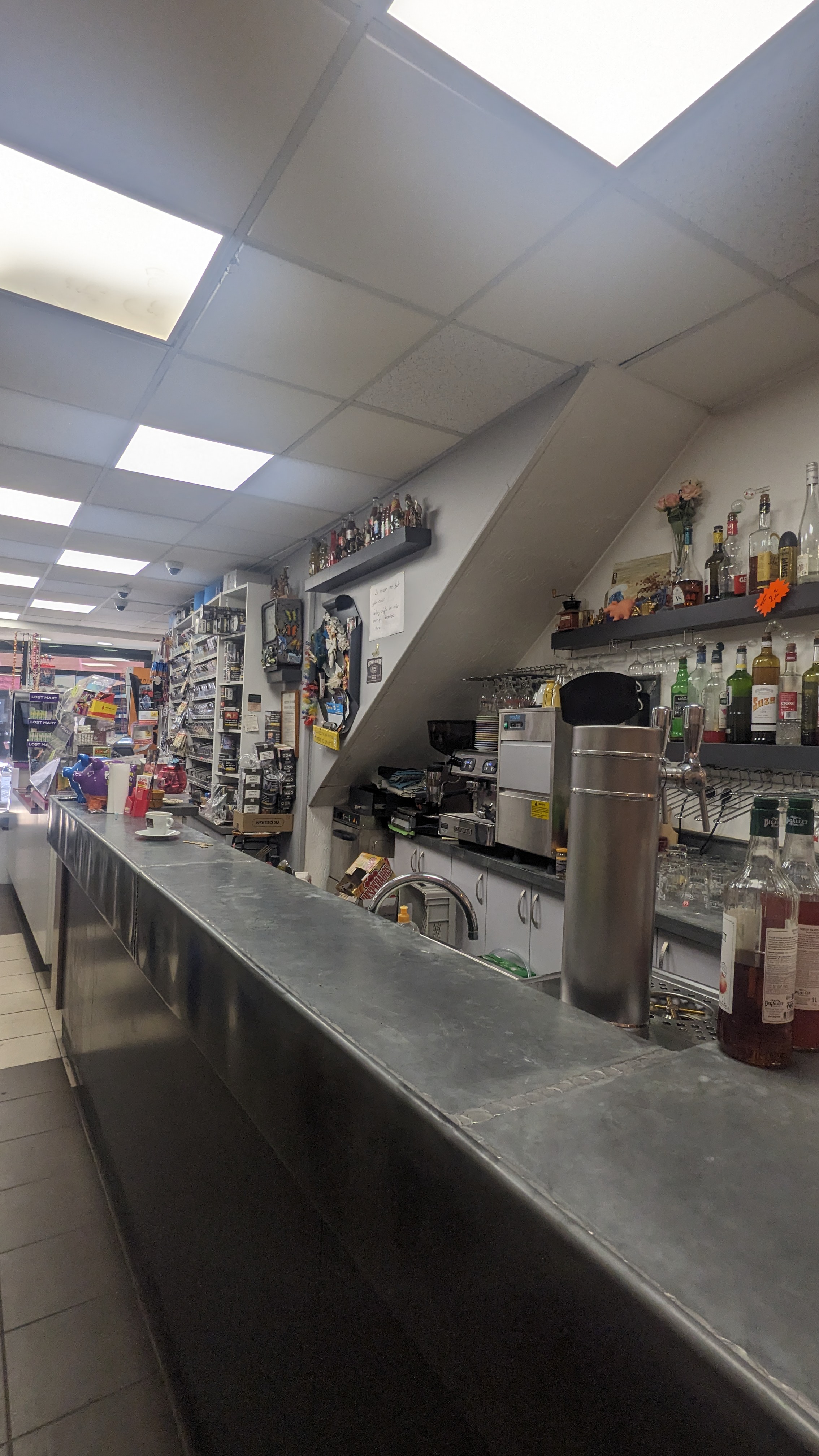 Bar Tabac FDJ snacks 
Le prix ne tient pas compte du stock 
Rue passante 
pour plus information veuillez me contacter