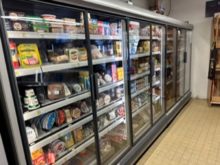 Vous souhaitez investir dans un commerce alimentaire en franchise clé en main ? Cette offre peut répondre à votre projet !
À saisir, ce magasin de 105 m² (+ 45 m² de réserve) situé dans le département du Tarn. Vendu pour cause de changement d'activité.

Description du Projet :
Parking gratuit devant le magasin.
Commerces complémentaires à proximité (boucherie, tabacs, pharmacie), assurant une bonne synergie et un flux de clientèle.
Clientèle fidèle déjà établie.
Point de vente en constante évolution.
Offre de livraisons à domicile.
Point relais générant une commission mensuelle de 300 €.
Pas de travaux à prévoir, le magasin est prêt à être exploité immédiatement.
Une exploitation en duo pourrait s'envisager après étude par nos services.
Informations Clés sur le Projet :
Prix de cession : 90 000 €
Apport personnel : 30 000 €
Loyer annuel Hors-Taxe Hors-ChargeS : 7 000 €
Chiffre d'affaires annuel TTC 2024 : 314 289 €
Surface de vente : 105 m²

Jours d'ouverture et horaires : Ouvert 7J/7J

Référence : 185008

Type de contrat : Franchise
Droit d'entrée : 0 €

Référence: 185008
Type de contrat: Franchise
Droit d'entrée: 0€
Les avantages de notre enseigne :
• Une centrale d'achat puissante
• Une forte notoriété et un savoir-faire reconnu depuis 126 ans
• Une logistique efficace capable de livrer partout en France
• Une formation gratuite sur mesure
• Un accompagnement personnalisé

Devenez un commerçant 100% indépendant ! Cette offre vous correspond ?
Contactez-nous pour rejoindre l'aventure !