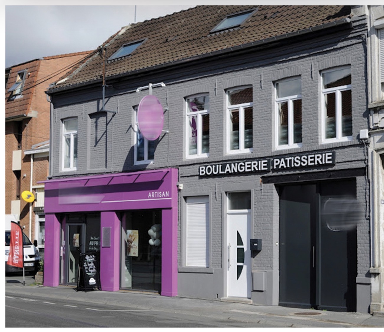 Commune résidentielle de + de 3.000 habitants, à 20 mn de Lille (au cœur de la Pévèle). 
Belle affaire exploitée au centre du village. 
Clientèle fidèle depuis plus  de 18 ans 
Surface commerciale, labo, fournil et réserves : 150m2. Labo et matériel fonctionnel 
Magasin et vitrines rénovés en 2020
Logement rénové et spacieux à l’étage, grande cour intérieure avec annexes. 
Rue passante avec grand parking 
Prix du fond de commerce 225000€, CA en progression et en rapport 
Possibilité achat murs et fond