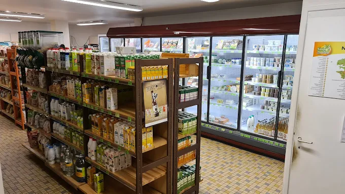 AV fonds de commerce EPICERIE BIO située à Douarnenez (ville côtière) - Cause départ en retraite.
RAYONS : Frais, fromages, vrac, fruits et légumes, épicerie, cosmétiques, compléments alimentaires, hygiène, droguerie, alimentation animale, surgelés...
Perspectives de développement :
- Possibilité de diversification de l'offre : boucherie, charcuterie, traiteur...
- Modernisation des locaux et ré achalandage de l'offre
- Service livraison
...
1 salarié en CDI temps plein sur 4 jours/semaine (le dirigeant travaillant sur 4 jours également)
- 6 jours d'ouverture/semaine, fermé le dimanche.
- Bail 3/6/9 : 150 m² (boutique 120 m² + réserve 30 m²), chambre froide, réfrigérateurs. Parking gratuit à proximité directe.

Pas sérieux et agences, s'abstenir.