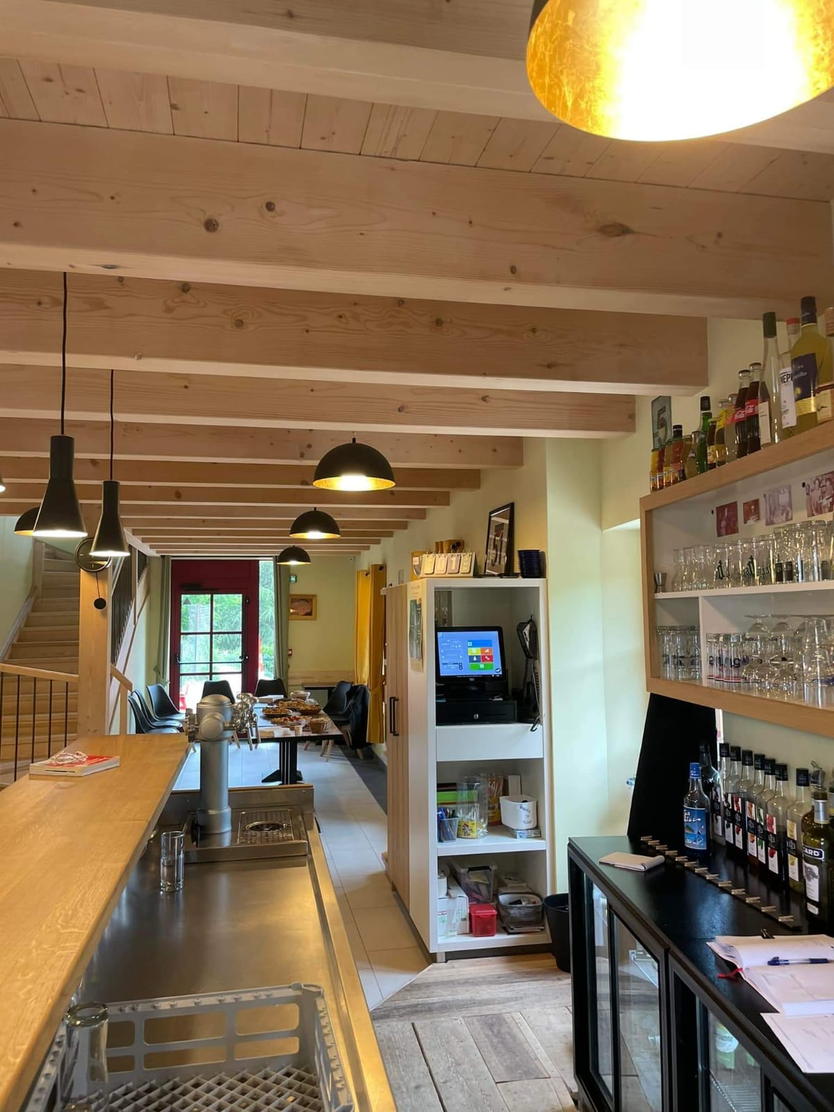 Soucieuse de maintenir « un esprit village » la commune de Mévouillon située entre Sisteron et Buis-les Baronnies, en Drôme Provençale, recherche un gérant pour son bar restaurant La Forge à compter du 1er janvier 2027.
Le Conseil municipal propose un bail commercial pour la gestion du bar restaurant.

Le bâtiment mis à disposition est neuf (2021) et entièrement équipé. Fonctionnel, le bar restaurant est pourvu du matériel et des équipements complets et adéquats pour cuisiner, servir et recevoir au mieux les convives (cuisine, « plonge », mobilier, Licence IV…).

Pour de plus amples informations et/ ou déposer un dossier de candidature, merci de contacter Madame le Maire au 04.75.28.50.92  et/ou adresser un message à :  mairie.mevouillon@orange.fr
La date de réception des candidatures est fixée au 30/11/2026