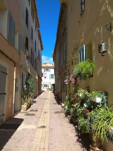 Boulangerie Pâtisserie
Très belle affaire tenue sérieusement depuis plus de 12 ans
Cœur de Village, mais à 15 minutes de Toulon, Hyères, 
Très bonne marge
chiffre d'affaire 315000HT pour 2023
Vente pour changement de projet de vie
L'ensemble du matériel est en très bon état (batteur,refroidisseur d'eau, cellule de refroidissement, armoire négative, tour pâtissier, diviseuse Merand..Tout ce matériel a moins de 2 ans)
N'hésitez pas à nous contacter si vous souhaiter d'avantage d'informations