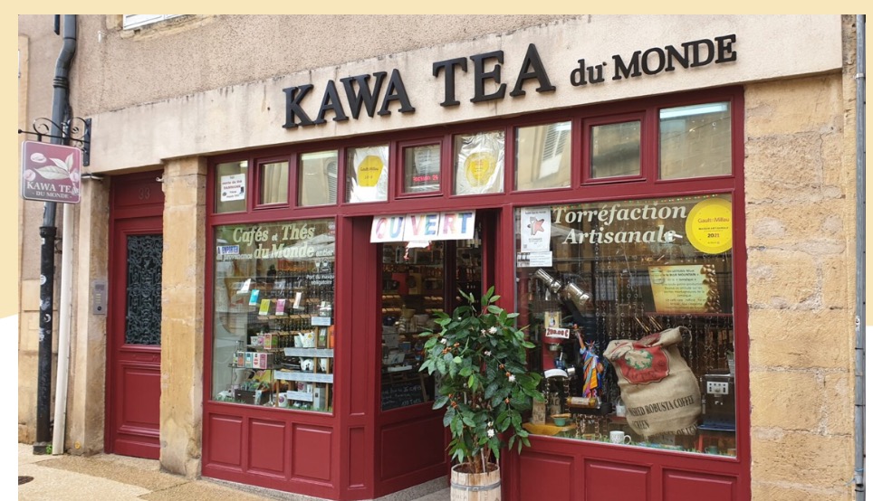 A céder pour cause de départ en retraite
 Fond de commerce, vente de cafés, de thés, dégustations, confiseries, porcelaines, cafetières, machines à cafés grains, etc.
Quartier touristique à 2 minutes de l’épicentre, un très bel emplacement avec vue sur la cathédrale de Metz, proche marché couvert et des centres administratifs, accès handicapés.
Le tout 87m², le local commercial de 36 m² comprenant 2 grandes vitrines 150cm chacune + réserve, cuisine, double toilette dont 1 pour handicapé, le tout de plain-pied en très bon état.
LOYER mensuel : 1.900€ + charges
Transmission entreprise « clé en main » PRIX VENTE : 250.000€, stock compris, 
 bail 3/6/9, Chiffre d’affaires à développer, idéal pour un couple
C.A. :         de 200 à 350 k€
Effectif :         3 à 5
Possibilité d’augmenter sur chiffre grâce à sa terrasse ou faire un petit salon de thé
Exploitée en entreprise individuelle. Existe depuis 1964, reprise il y a 16 ans par l'exploitant actuel. Deux labels : Gault et Millau & les restaurants GURU

La transmission du savoir-faire fera également partie de la vente afin de conserver les éléments ayant fait la renommée de l'établissement.
Apport personnel minimum : 50000 Euros.