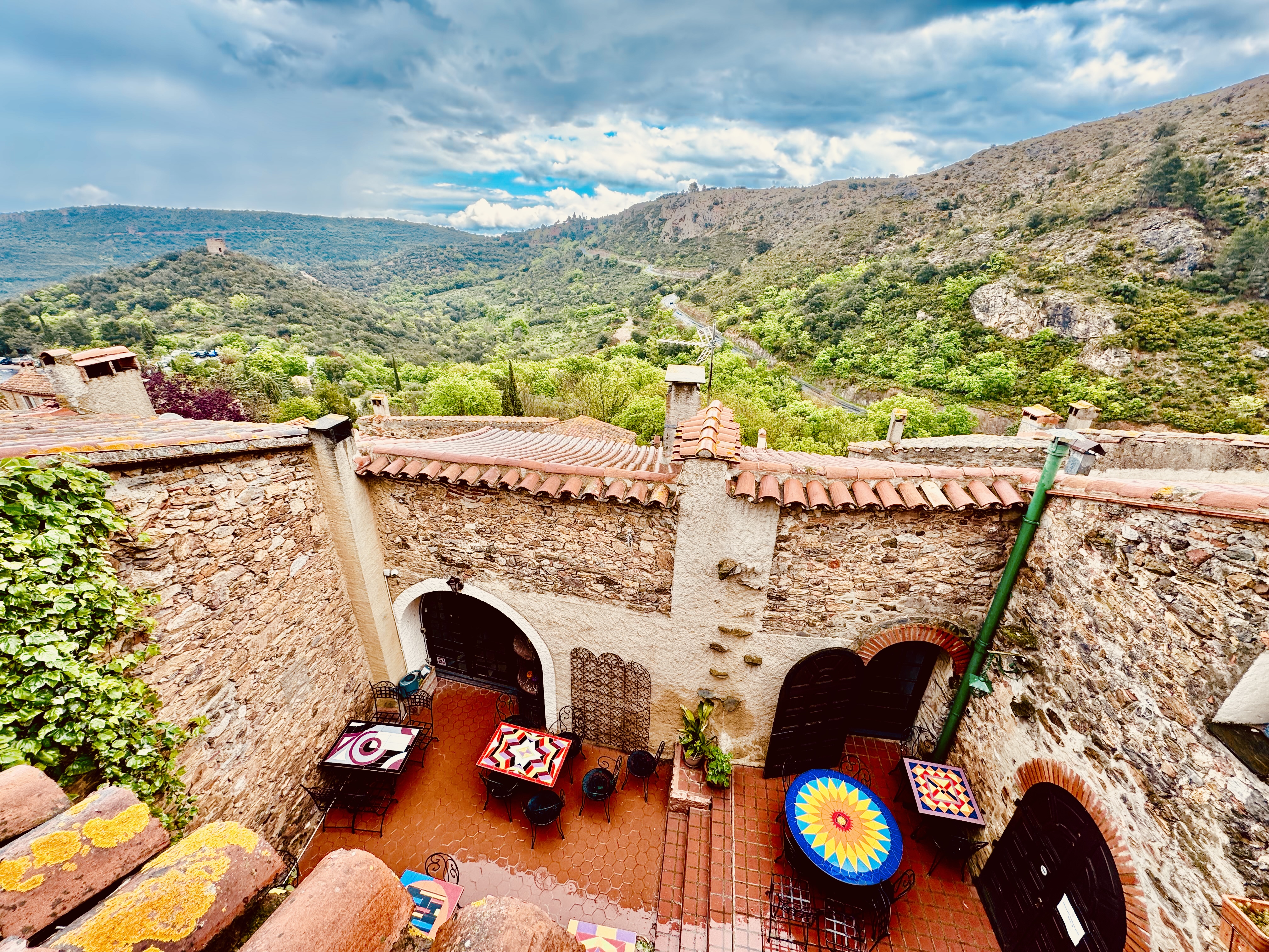 Local commercial Emplacement numéro 1 - Plus beau Village de France avec plus de 500.000 visiteurs annuels - Exploité en restaurant jusqu'en 2025