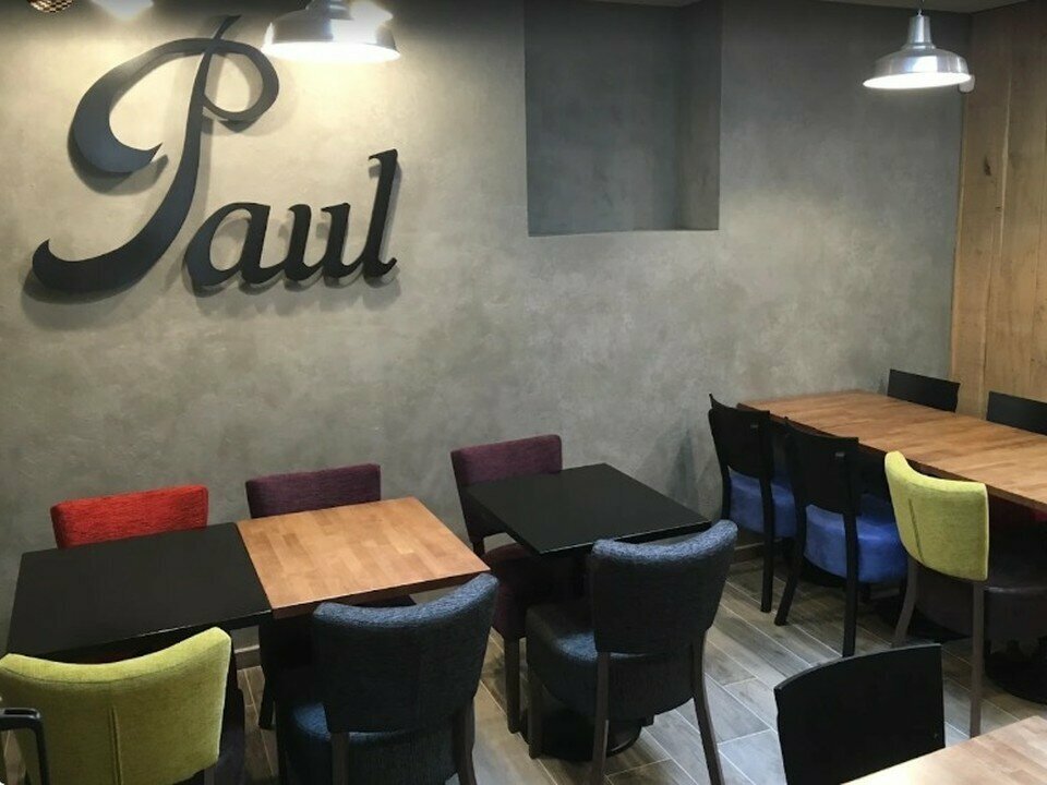 Opportunité de reprise d’un fonds de commerce de boulangerie-pâtisserie exploité sous une enseigne nationale reconnue, structuré autour de deux points de vente complémentaires. Le site principal développe une surface totale de 300 m² : 150 m² en rez-de-chaussée (boutique de vente, laboratoire de fabrication et espaces de préparation) et 150 m² en sous-sol (chambres froides, vestiaires, espace administratif, locaux techniques et stockage). Un second point de vente de 13 m² complète l’ensemble au sein de la Halle Gaillarde. L’affaire affiche un chiffre d’affaires HT de 920 000 €, un excédent brut d’exploitation de 105 000 € et s’appuie sur une équipe de 10 salariés en place, garantissant une exploitation immédiate. Compte tenu de ses surfaces et de ses aménagements, l’activité peut également être adaptée à d’autres concepts (restauration, snacking, traiteur, commerce alimentaire spécialisé), sous réserve des autorisations nécessaires. Cession du fonds de commerce au prix de 480 000 €.

Surface totale d'environ 313 m² répartie sur deux points de vente. Site principal : 300 m² dont 150 m² en rez-de-chaussée (boutique de vente, laboratoire de fabrication, espaces de préparation) et 150 m² en sous-sol (chambres froides, vestiaires, espace administratif, locaux techniques et stockage). Site secondaire : 13 m² au sein de la Halle Gaillarde.

Prix de cession du fonds de commerce : 480 000 €
Chiffre d'affaires HT : 920 000 €
Excédent brut d'exploitation (EBE) : 105 000 €
Loyer site principal : 3 300 € TTC/mois (charges et foncier inclus)
Loyer site secondaire (Halle Gaillarde) : 650 € + 100 € de charges/mois
Effectif repris : 10 salariés

Annonce proposée par Pôle Implantation Commerce, service d'accompagnement des porteurs de projets commerciaux (réf. ref1959).