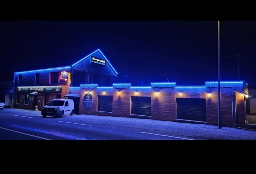 BAR LICENCE IV - RESTAURANT - DANCING - SPECTACLES

Dans l'Avesnois, superbe affaire, bar,restaurant, Dancing, boite de nuit incontournable dans la région et face route principale très fréquentée. Grande notoriété depuis 1979. 40m de façade et vaste parking voitures, autocars... L'ensemble (en parfait état et aux normes) sur 1.300m2 avec salle restaurant spectacles pour 450 personnes, bar/restaurant de 130m2 + salle de 150m2, 110m2 de cuisine, réserves. Appartement spacieux 3 à 4 chambres, salon, séjour, cuisine, salle de bains et insert à bois. C.A. avec grand potentiel, contrats assurés jusqu'à fin 2026. Rentabilité importante. Loyer : 2.230€ TC. Réelle opportunité à saisir. Accompagnement assuré.

Fonds: 380.000€, négociable
Tout renseignement au 06.19.46.09.89