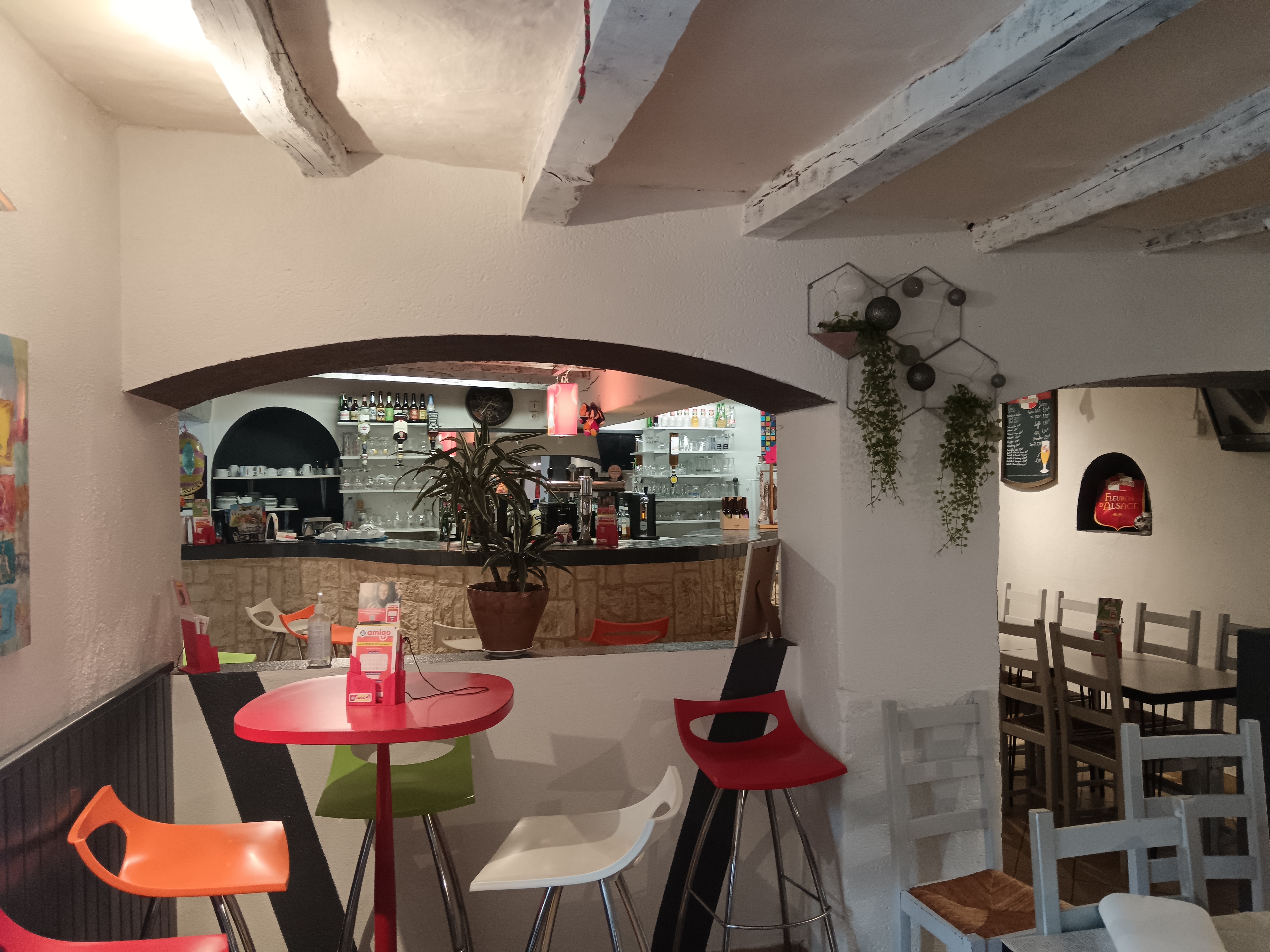 Vente café tabac presse jeux loto paris sportifs, avec terrasse, situé près de la loire entre Angers et Nantes, dans un village de 1800 habitants. Idéal personne seule ou à deux si snacking. Bon bilan, me contacter pour plus amples renseignements.
Mireille Jousse