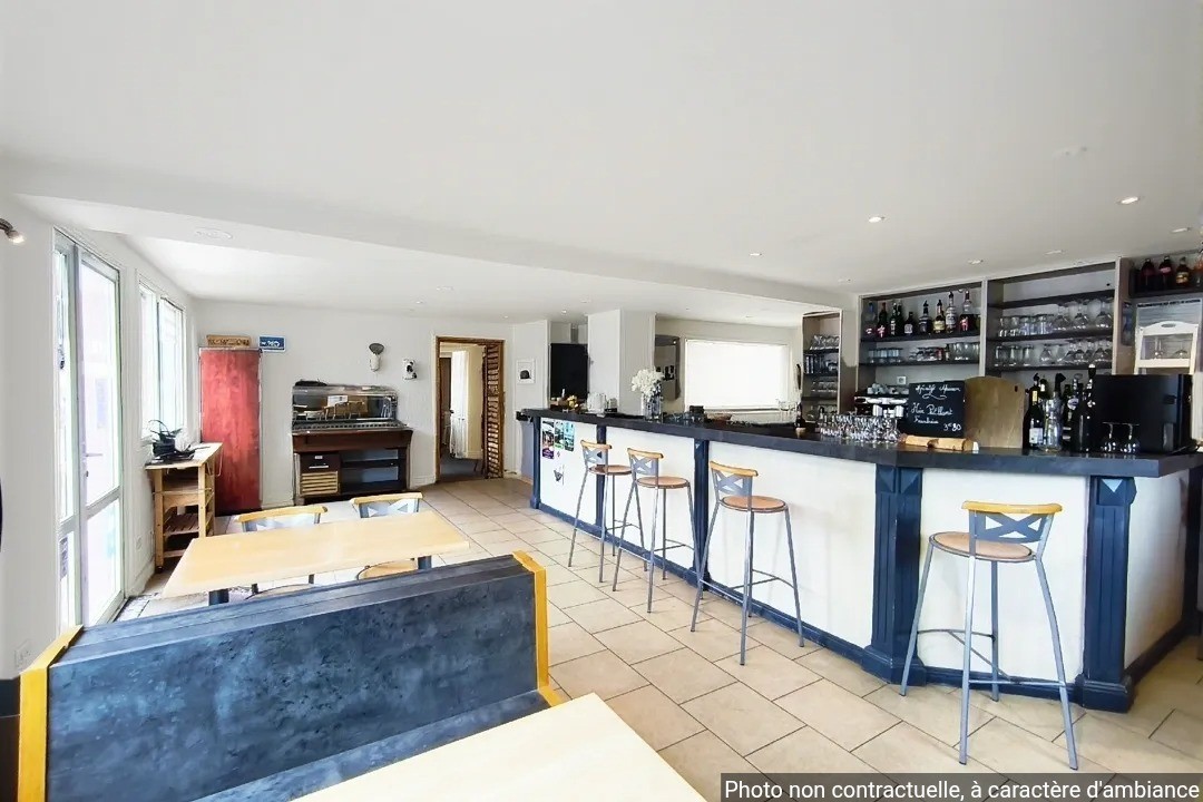 VOSGES Fonds de commerce de Bar Restaurant Traiteur idéalement sur la CD 45 ENTRE GERARDMER, REMIREMONT, EPINAL

Repris en 2017, l'établissement géré en famille dispose de deux salles spacieuses avec une capacité totale de 70 places assises, ainsi qu'un bar pouvant accueillir 20 personnes. La cuisine est entièrement équipée, incluant un four à pizza en briques.

A l'extérieur grande terrasse et parking privé.

A l'étage un appartement de 140 m² est disponible pour le repreneur.

5 pièces ( 4 chambres), deux salle de bains.

BON CHIFFRE D'AFFAIRES. Cette vente est motivée par des raisons familiales, ce qui présente une occasion rare de reprendre un établissement bien établi.
Les bilans seront communiqués uniquement après visite.

Appartement et local commercial disposent chacun de leur propre diagnostic de performance énergétique. Diagnostics disponibles sur demande. Services appréciables : Bureau de poste, école maternelle, primaire et collège, commerces et services facilitent la vie quotidienne.