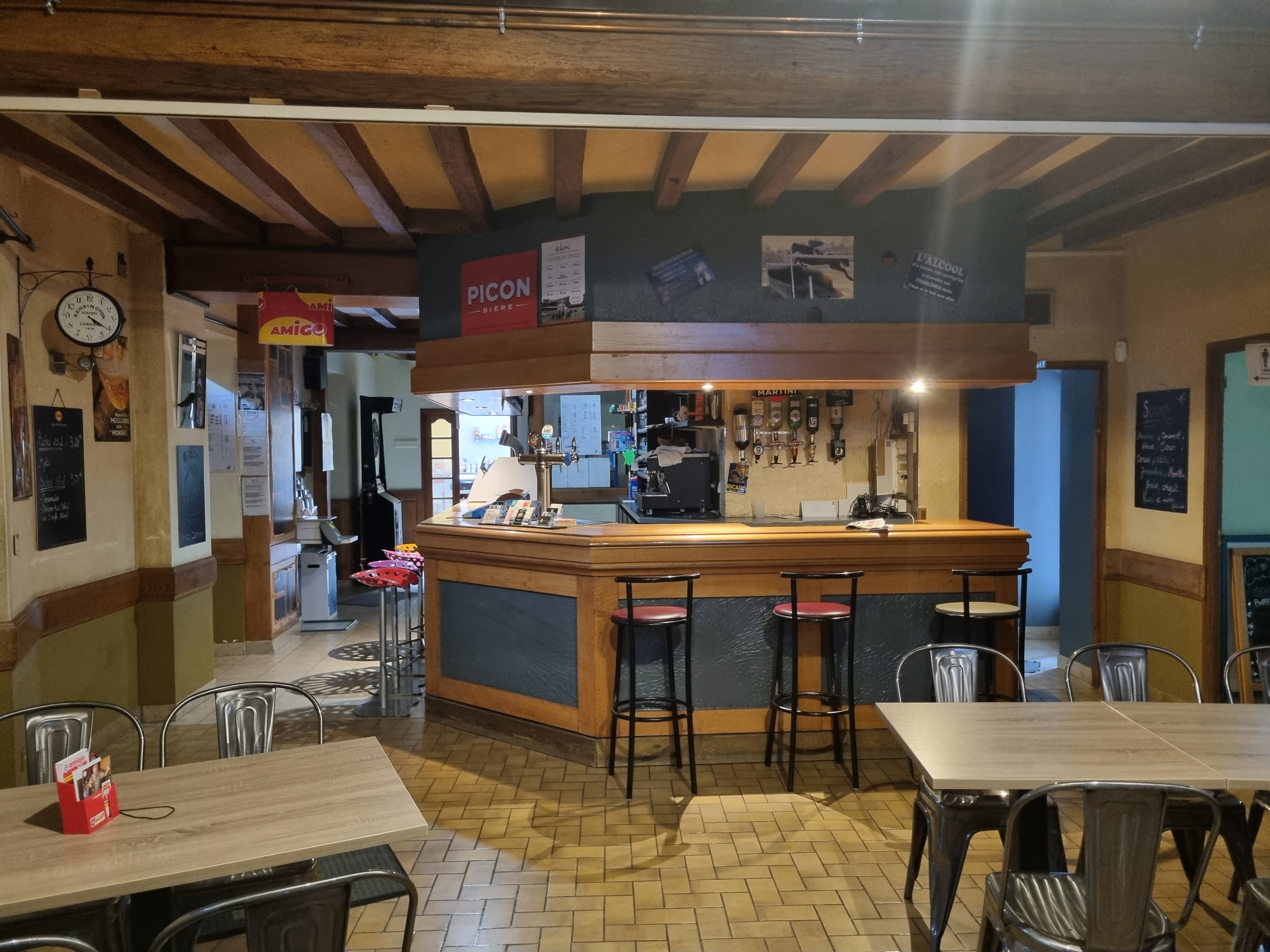 vends restaurant ouvrier,bar ,tabac,epicerie,fdj
une terrasse exterieur