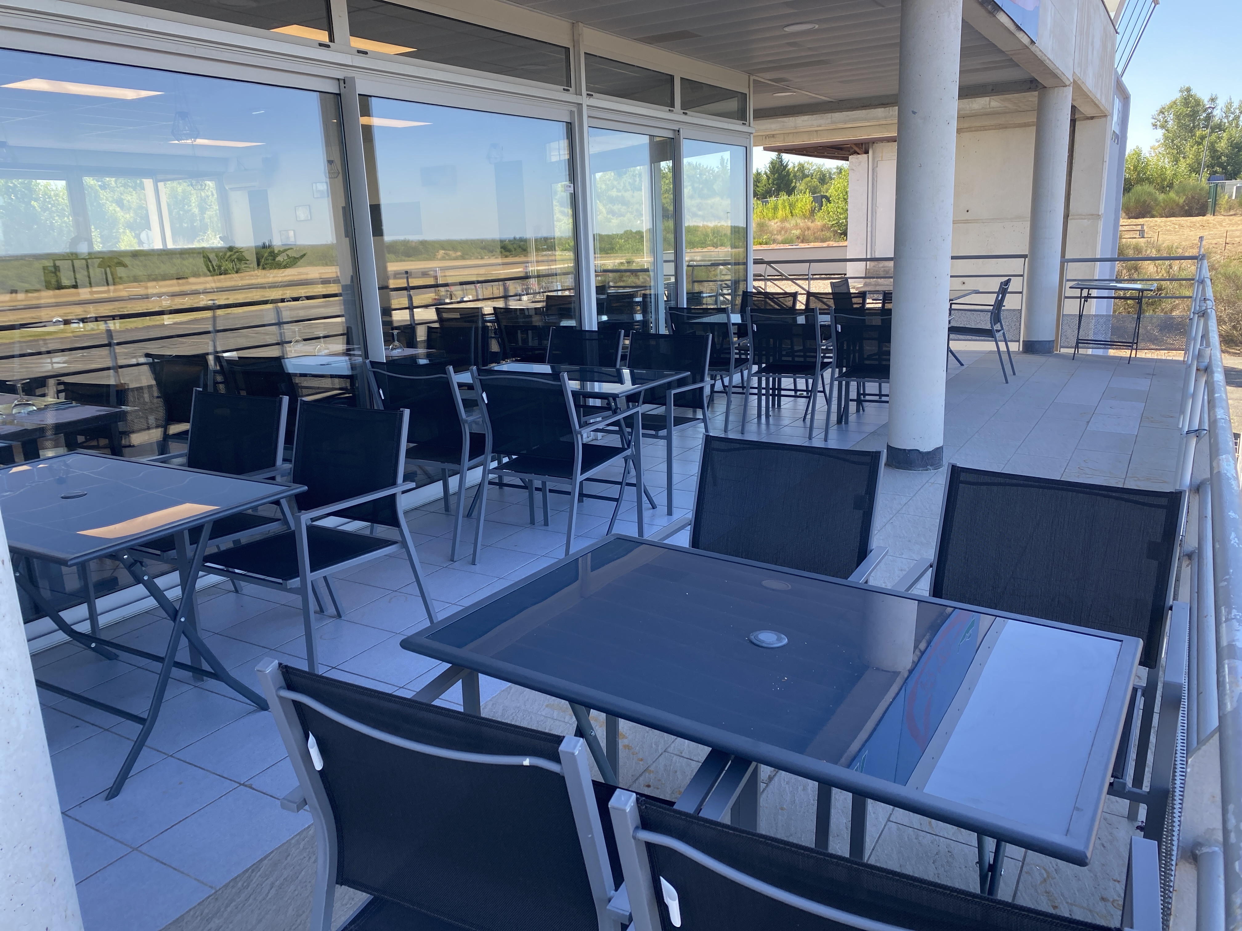 Restaurant d’aérodrome avec vue imprenable