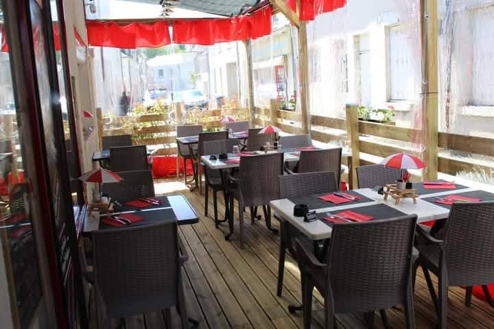 À VENDRE – Restaurant Pizzeria “La Gaieté ”
Opportunité rare !
Le restaurant pizzeria La Gaîeté est mis en vente : un établissement reconnu, chaleureux et prêt à travailler, idéal pour un projet clé en main.
Bénéficiant d’une excellente réputation, d’une clientèle fidèle et d’un emplacement attractif, La Gaîeté offre un fort potentiel de développement, aussi bien sur place qu’en vente à emporter et livraison.
L’établissement dispose :
d’une salle conviviale et accueillante
d’une cuisine équipée et fonctionnelle
d’un matériel professionnel en bon état
d’un concept déjà en place et rentable
Que vous soyez professionnel de la restauration ou investisseur, La Gaîeté représente une véritable opportunité pour développer une activité stable et pérenne dans un cadre agréable.
📞 Renseignements et visites sur demande
Projet sérieux uniquement.