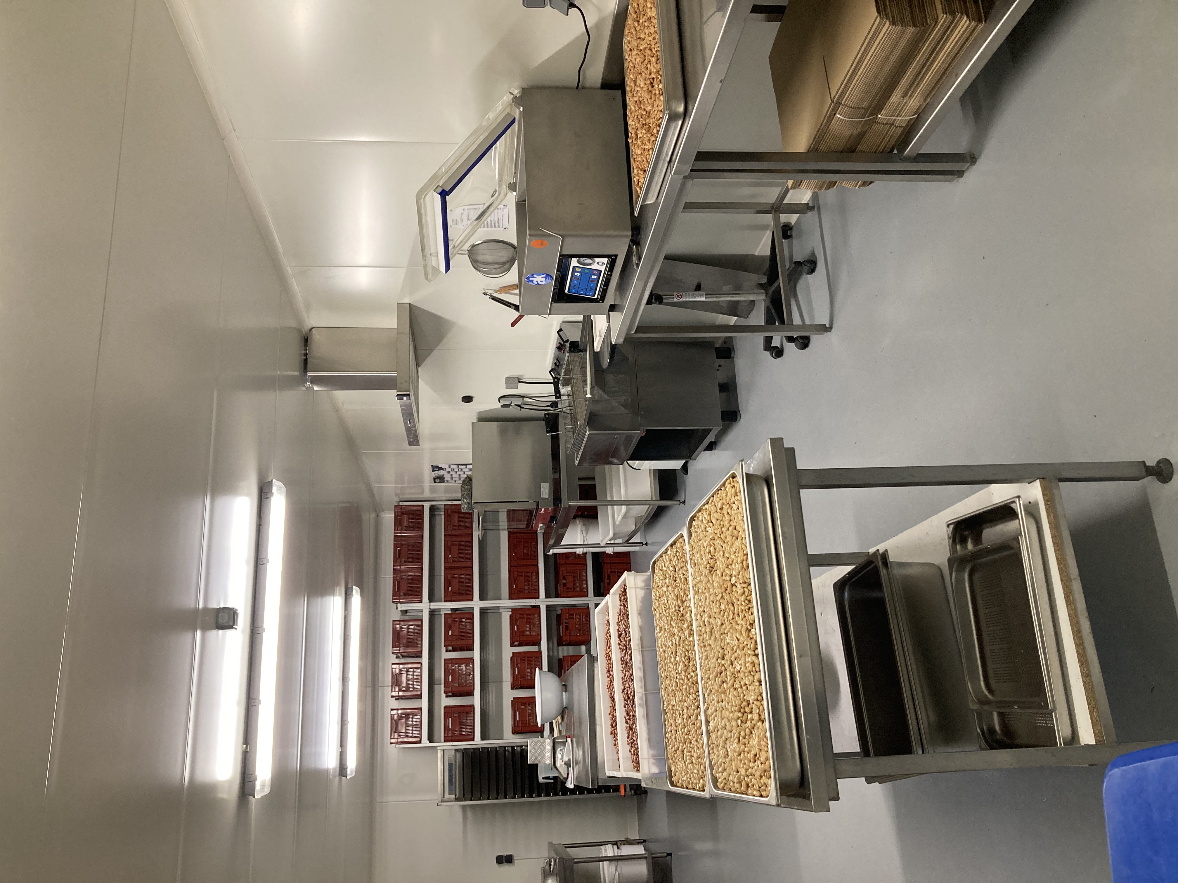 Cause double activité, vend entreprise spécialisée :torréfaction arachides et fruits secs, fruits déshydratés .Activité en développement avec clientèle de professionnels.Idéal pour Démarrer ou en complément d’activité.Nouveau locaux à prévoir.12000 euros plus stock.