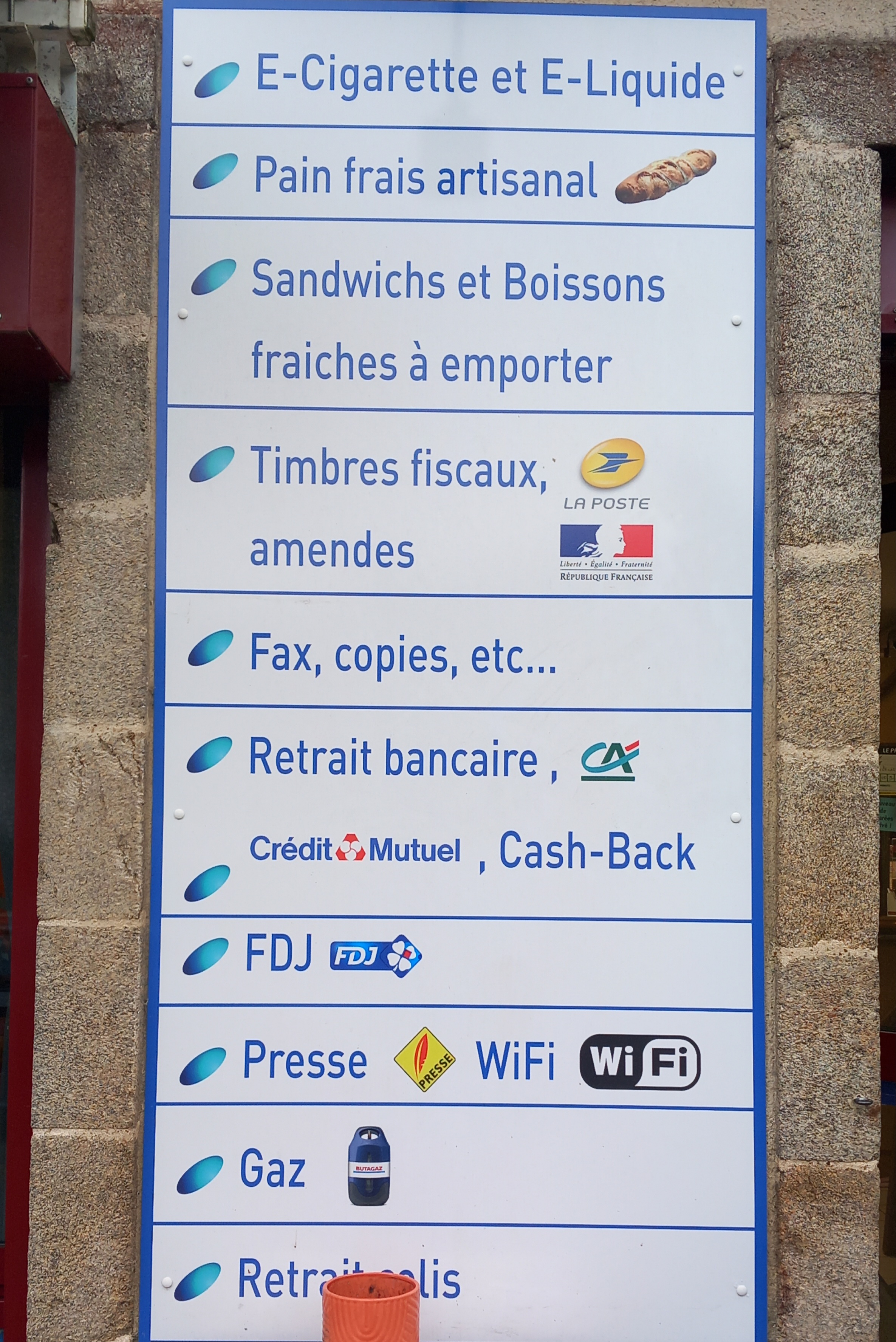 Super commerce convivial et dynamique, bar, tabac, presse, epicerie et dépôt de pain, relais poste et colis ...
Commune de 1100 habitants en plein essor, située entre Nantes et La Baule.
Actuellement gérée par une personne et 2 employées 35 et 28 heures et une étudiante le dimanche.
Chiffre d'affaires constant et stable, murs appartenant à la mairie bail 3/6/9 juste renouvelé 180 € par mois..