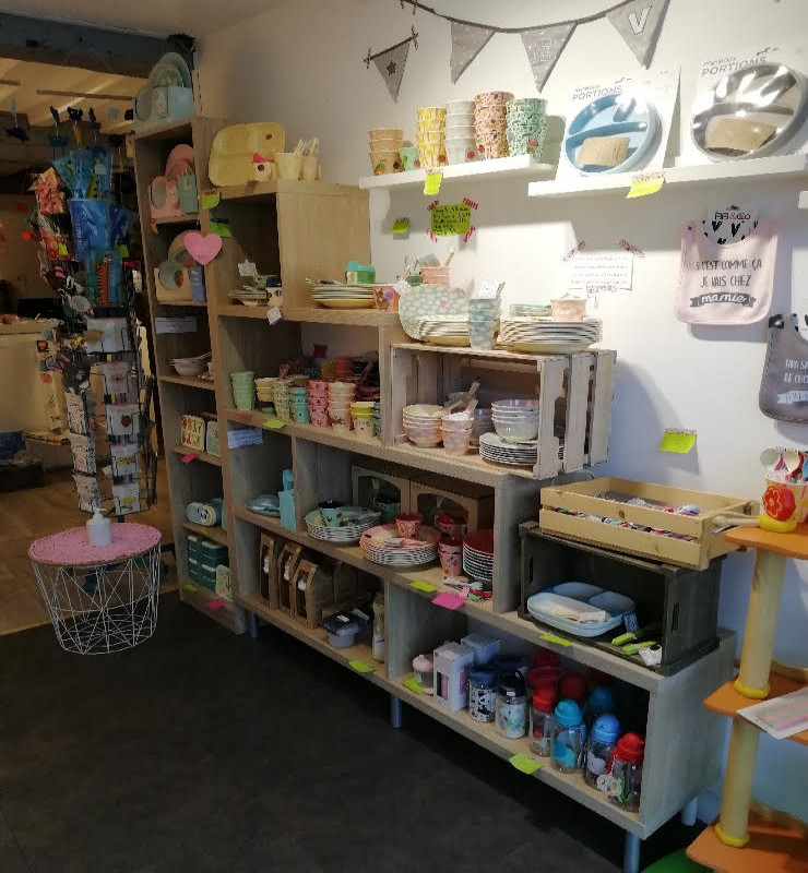 Boutique dédiée à la naissance et petite enfance en plein centre-ville sur une jolie place animée avec grand parking à proximité.
Cadeaux de naissance, équipement bébé, peluches, jeux et jouets en bois, vaisselle, portage, déco....avec des marques comme BB&Co, Jellycat, Kaloo, Janod, Rice, Love Radius et bien d'autres.
Chiffre d'affaire en constante augmentation ( + 24 % en 2020 et + 14 % en 2021)
Site marchand en place à revoir pour plus de rentabilité. Clientèle très agréable.
Superficie du magasin 65 m2 et réserve de 65 m2.
Accompagnement possible.
Le prix s'entend TTC et stock compris.