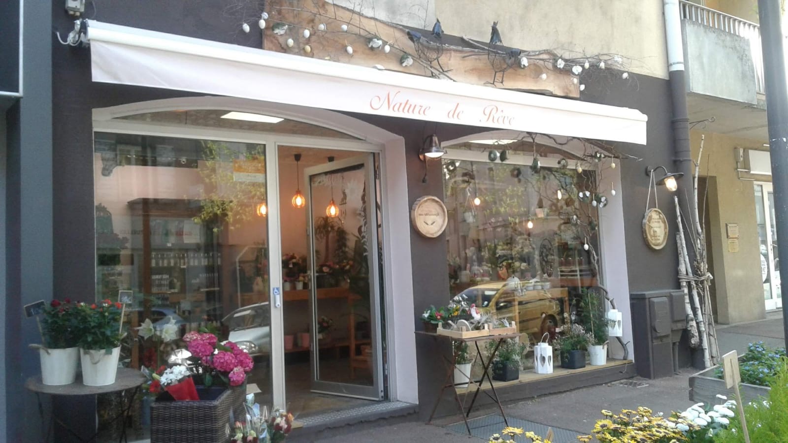 Artisan fleuriste cherche repreneur pour cause de retraite.
Boutique installée depuis 35 ans dans une ville de taille humaine, 
Bonne rentabilité avec un métier passion.